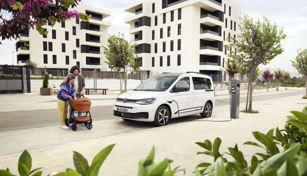 Conducimos el nuevo Volkswagen Caddy eHybrid un monovolumen híbrido enchufable sin competencia