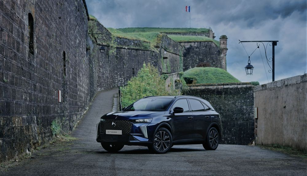 DS 7 Plug-in Hybrid AWD DS 7 Plug-in Hybrid AWD