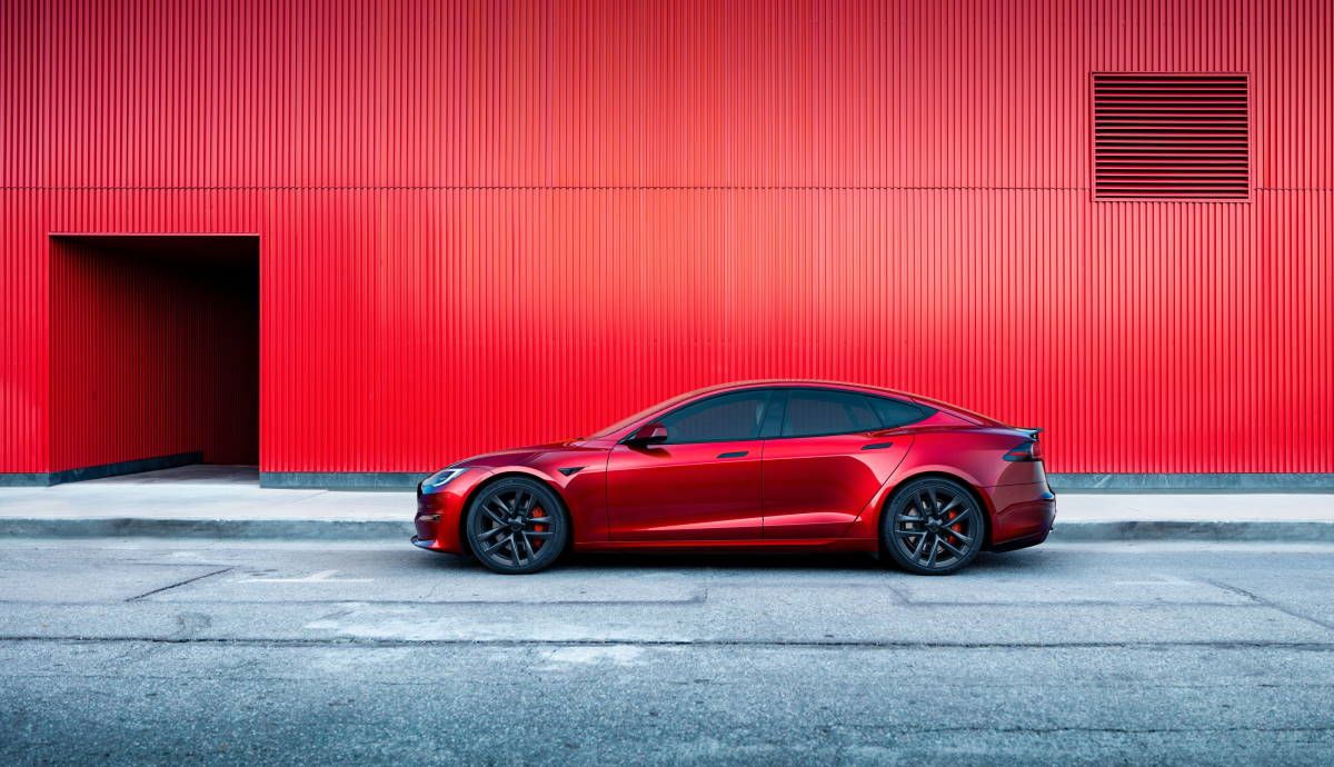 Superado por sus rivales, llega un Tesla Model S mejorado: primer anticipo del gran coche eléctrico  