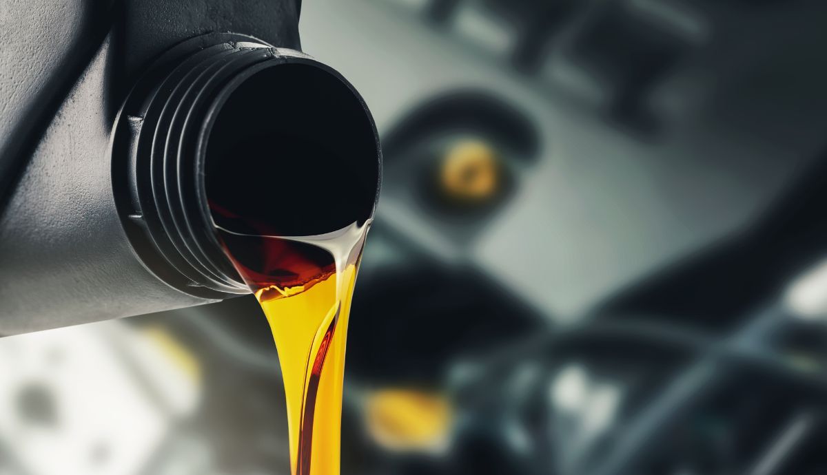 Cómo quitar manchas de aceite de coche