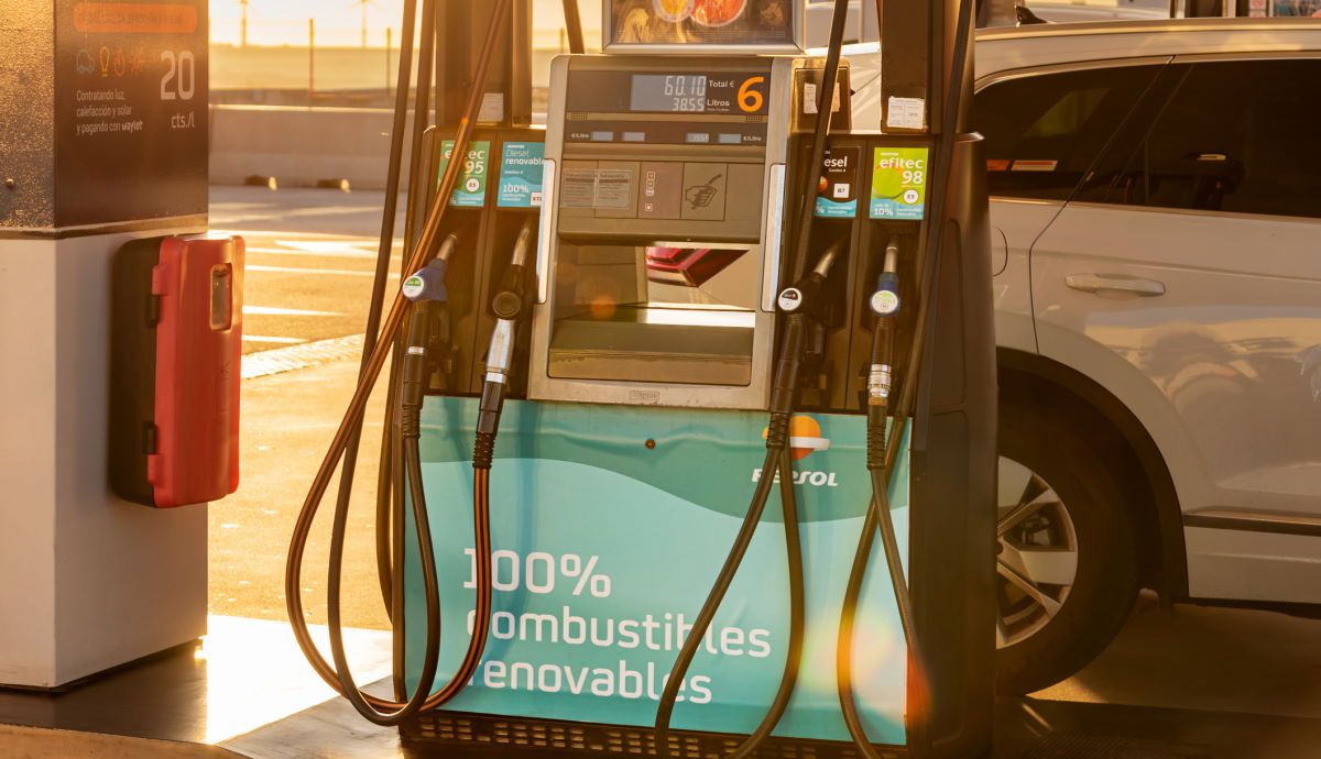 Trabaja en una gasolinera y nos da los mejores consejos de ahorro al repostar y en consumo del coche