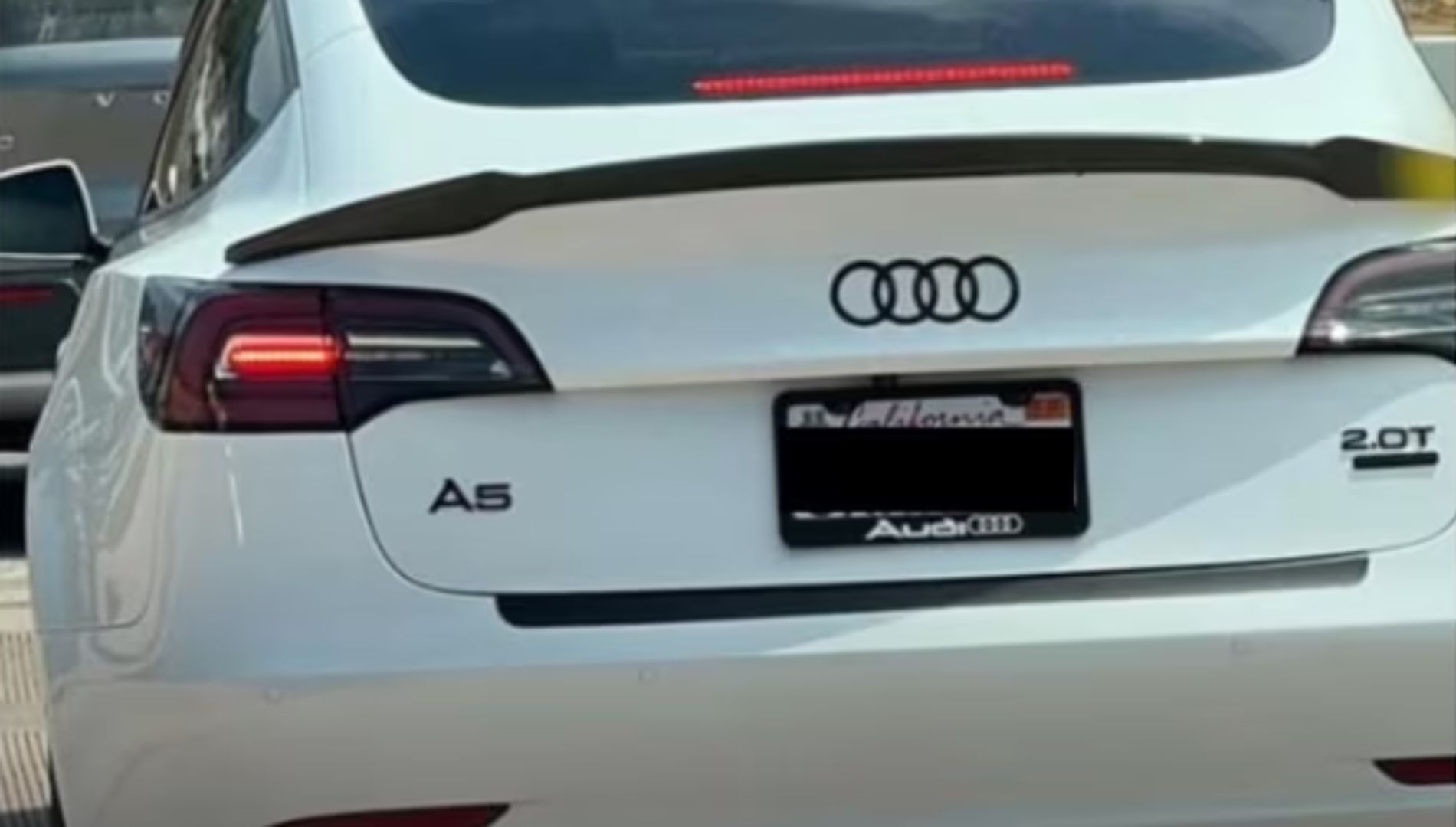 Esta es la última tendencia en EE. UU. de los conductores de Tesla que es viral en redes sociales