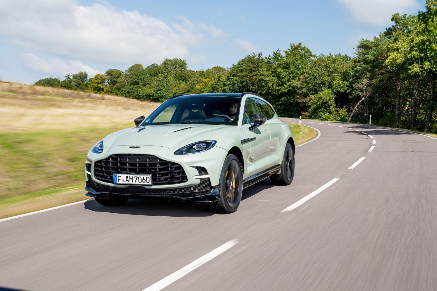 Aston Martin DBX707