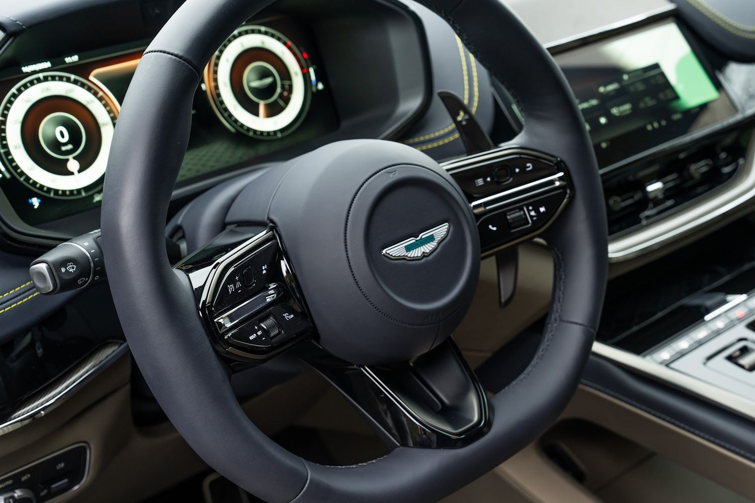 Aston Martin DBX707