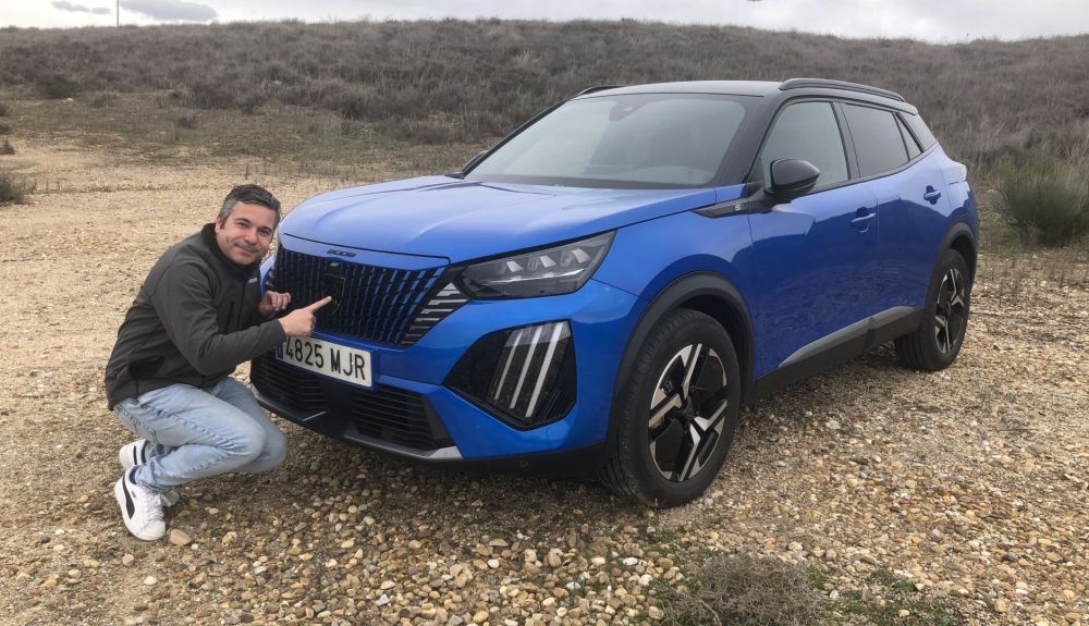 Analizamos al detalle en vídeo al Peugeot 2008: uno de los SUV más vendidos y con las tres etiquetas