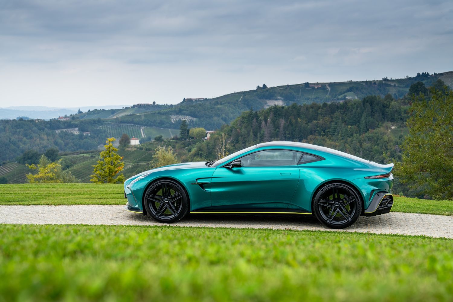 Aston Martin Vantage 2025