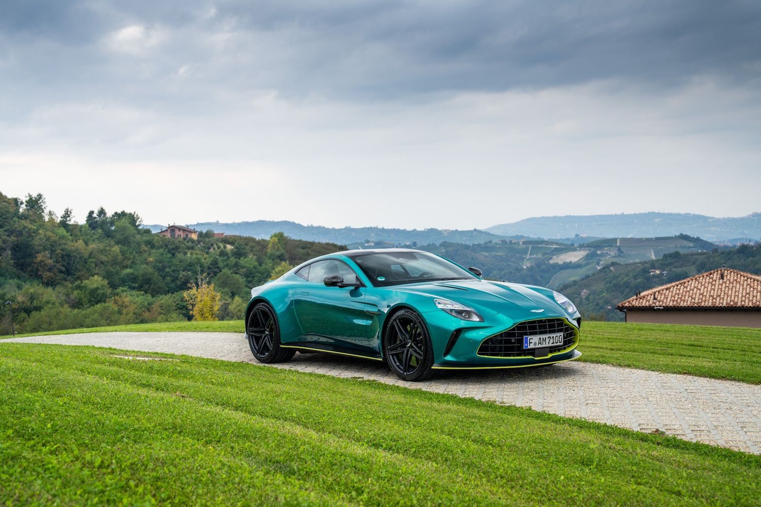 Aston Martin Vantage 2025