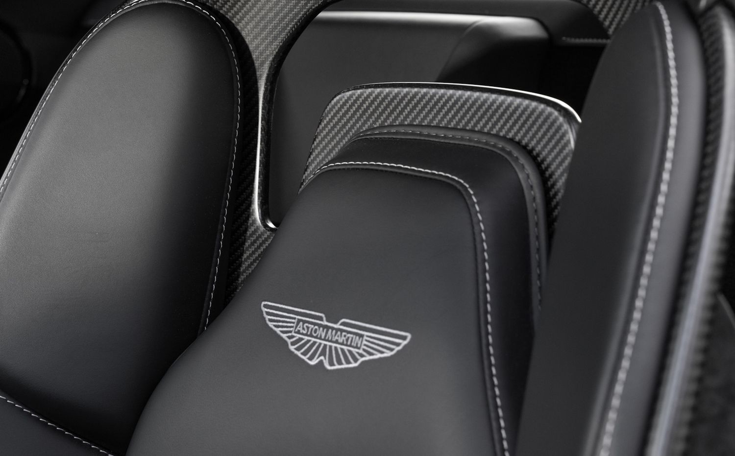 Aston Martin Vantage 2025