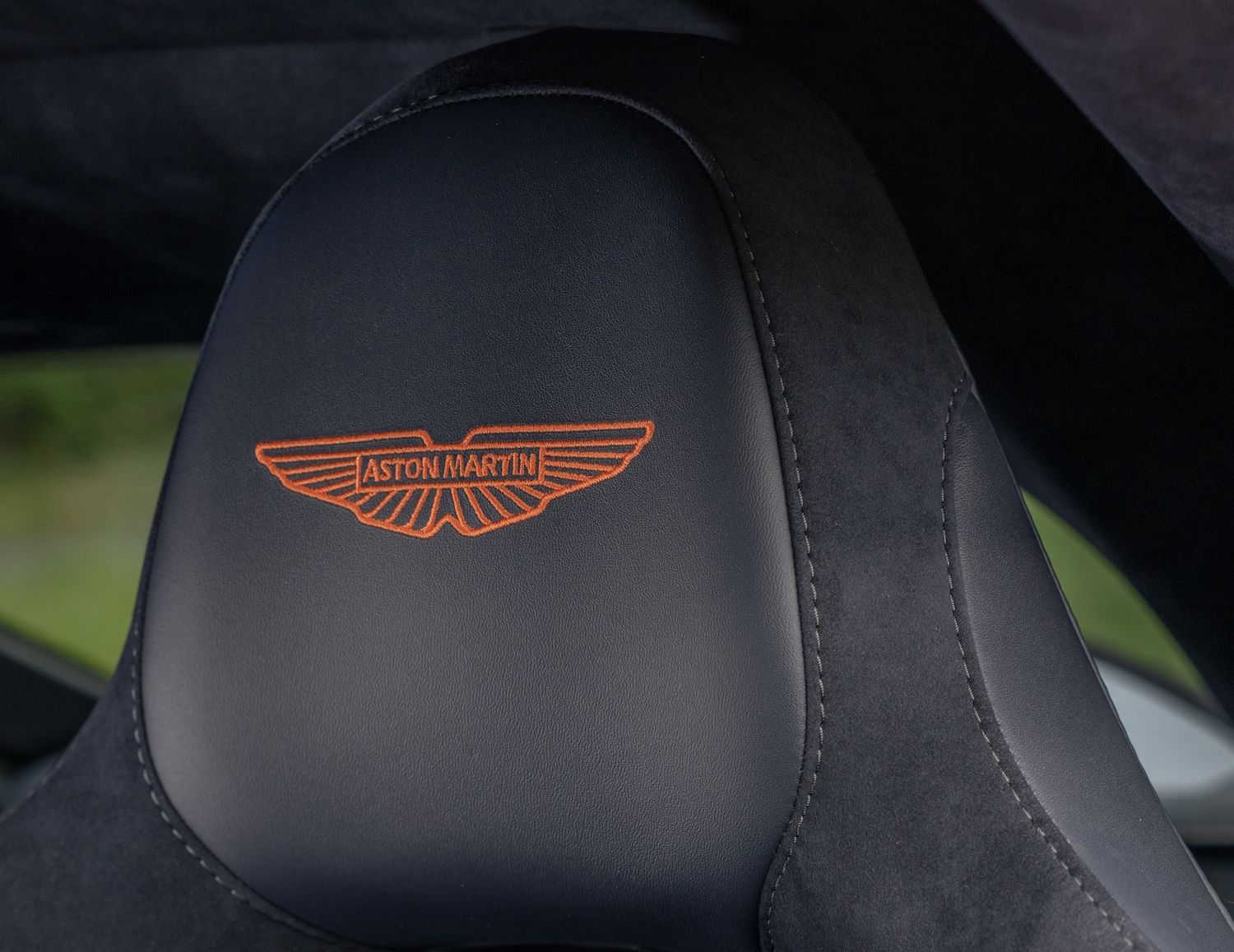 Aston Martin Vantage 2025