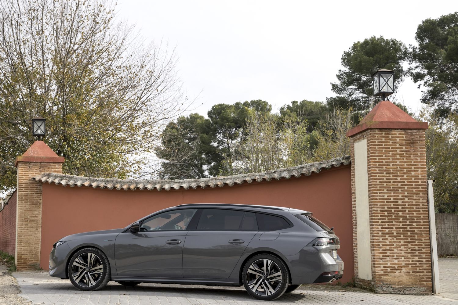 Peugeot 508 SW Plug-in Hybrid 225 CV