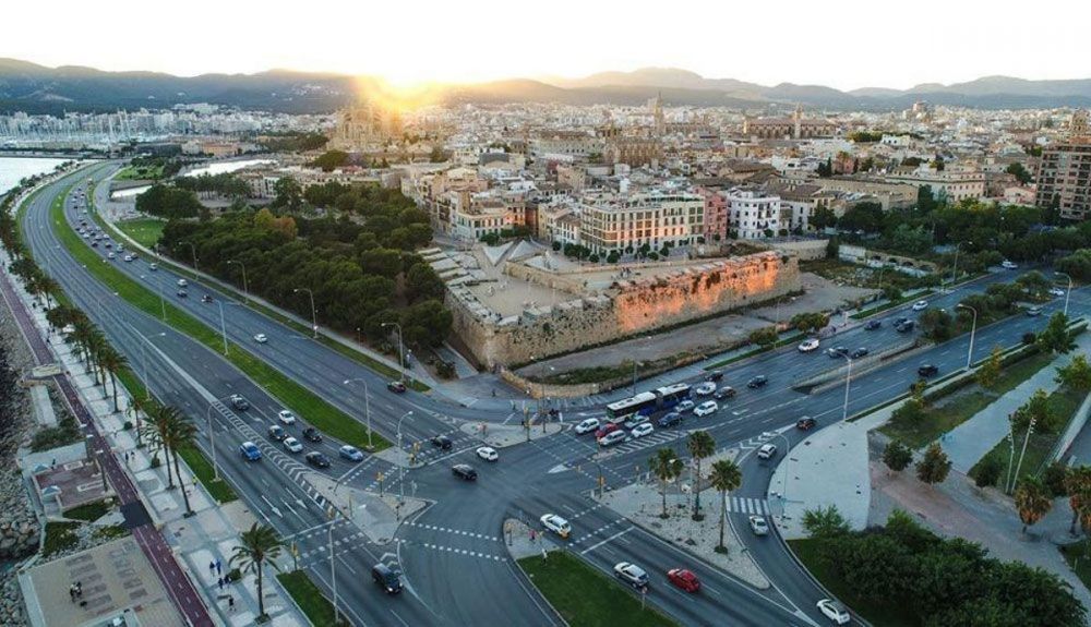 1 € al día por circular con tu coche, la nueva tasa que se va a aplicar este verano en España