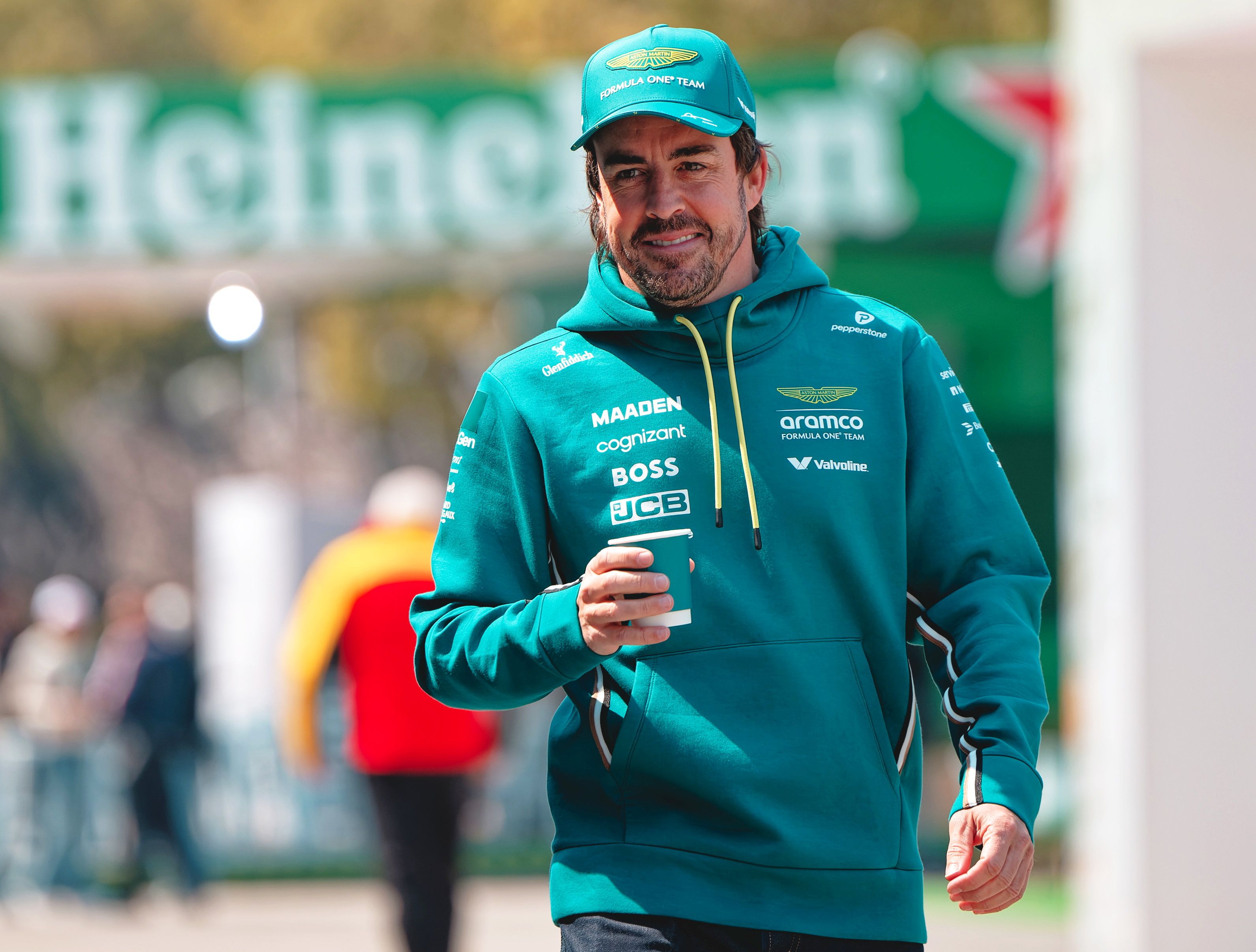 Fernando Alonso, ante el posible regreso de los motores V10 a la F1: "Queremos coches más rápidos"
