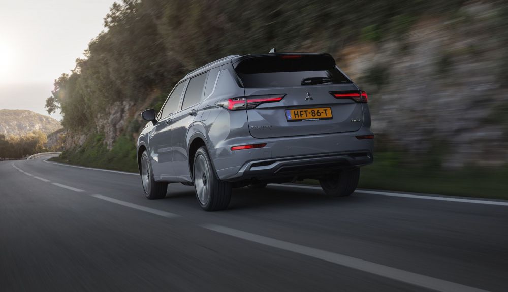 Mitsubishi Outlander PHEV 2025