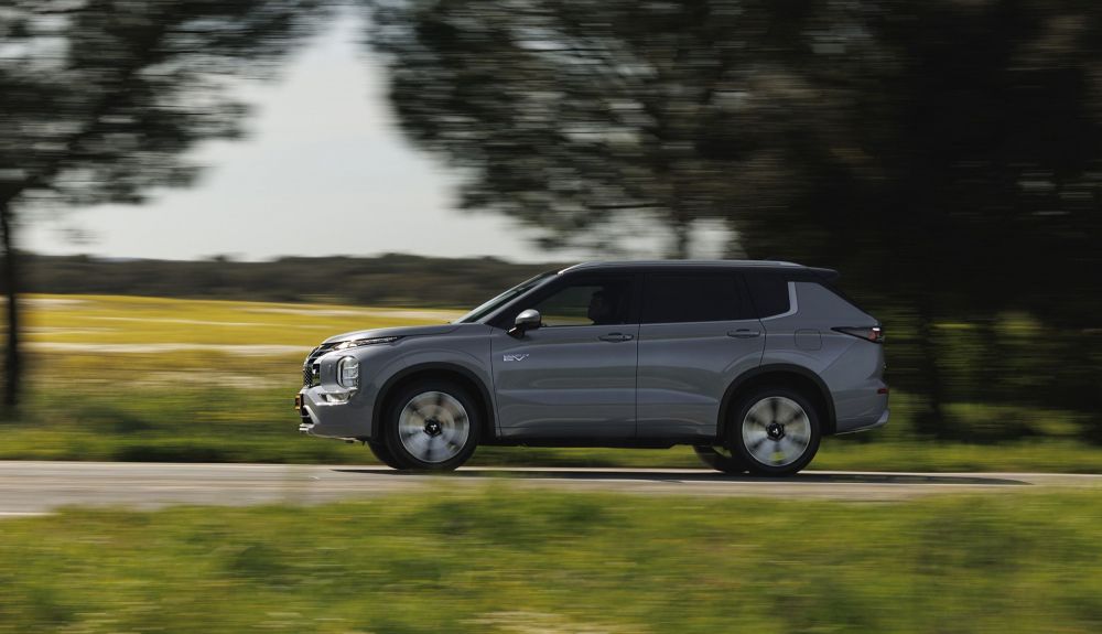 Mitsubishi Outlander PHEV 2025