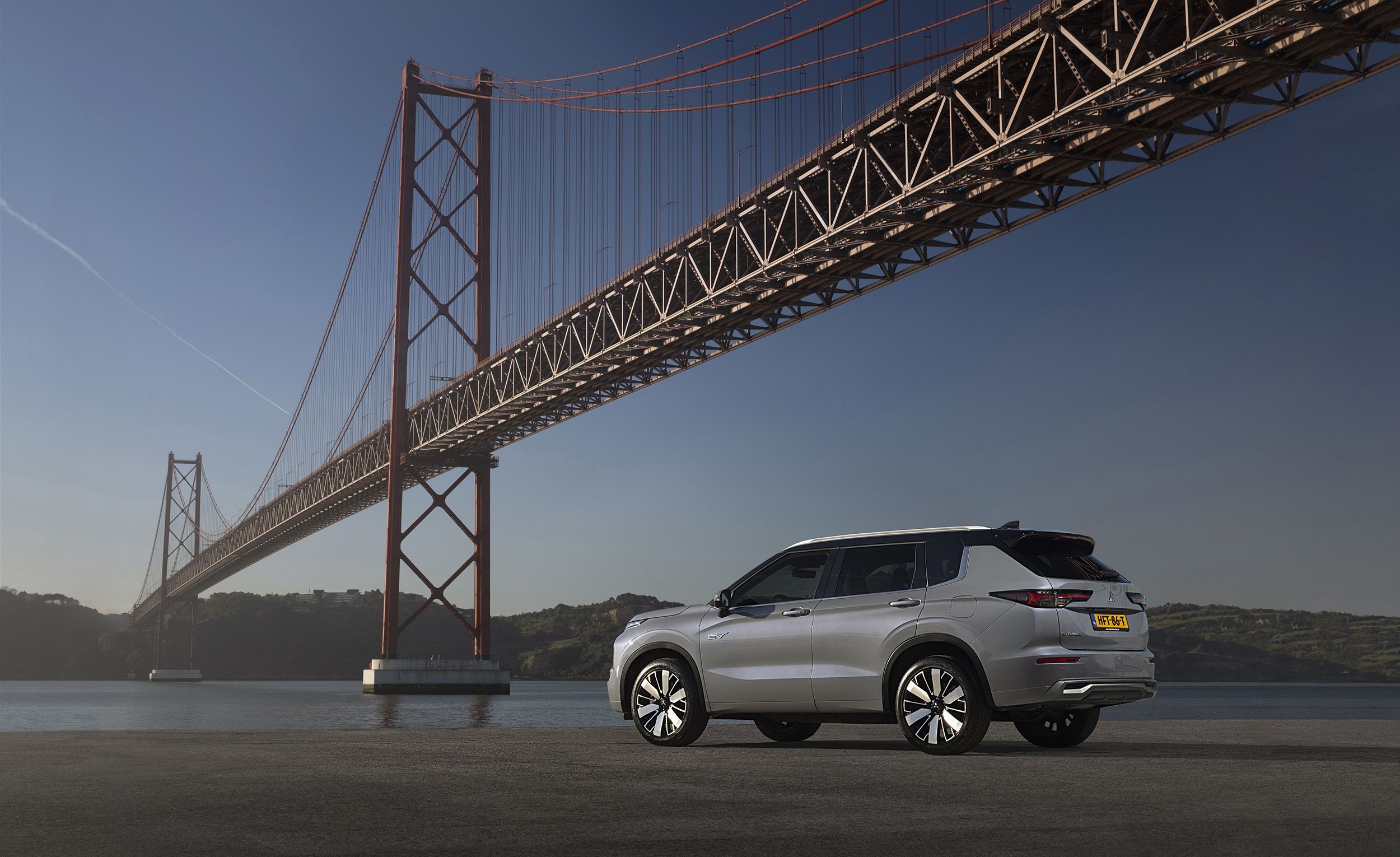 Mitsubishi Outlander PHEV 2025