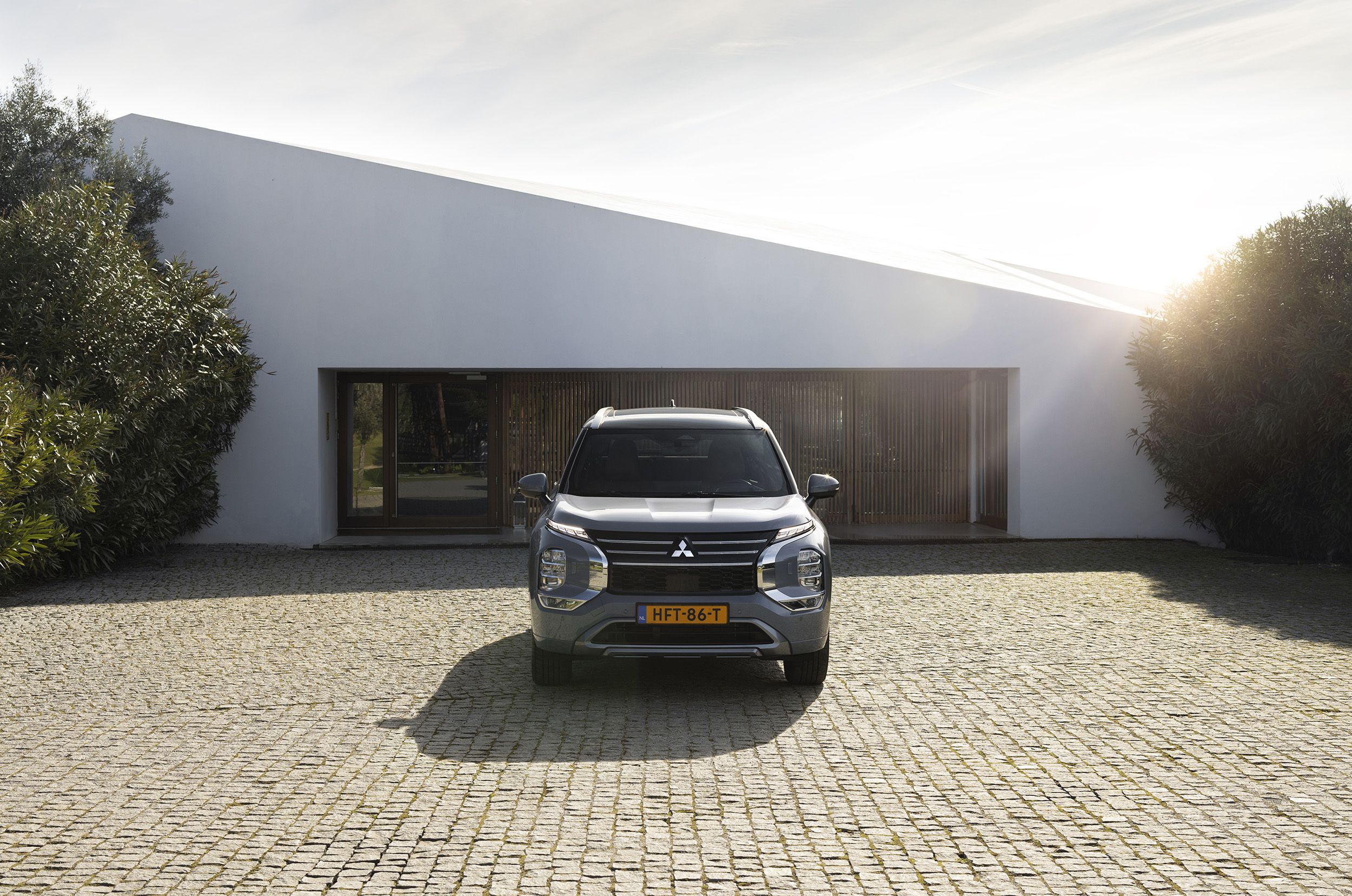 Mitsubishi Outlander PHEV 2025
