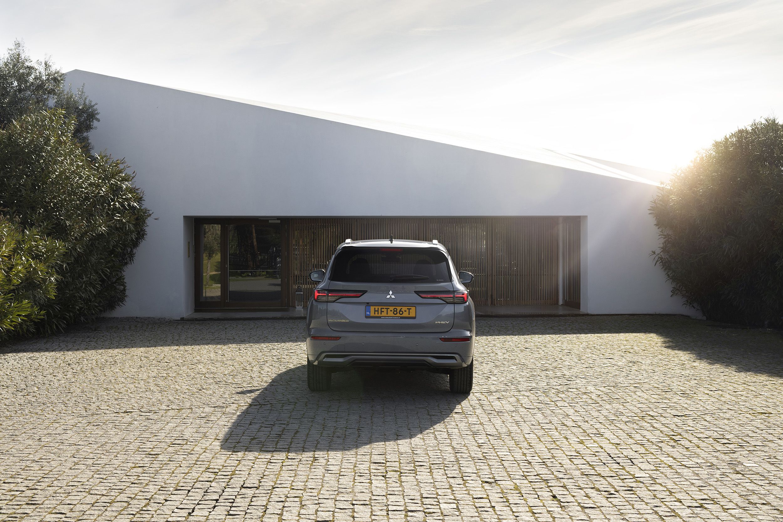 Mitsubishi Outlander PHEV 2025