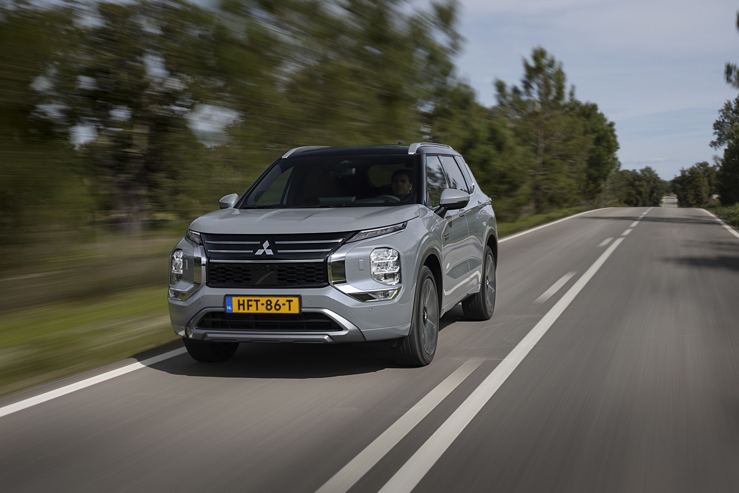 Mitsubishi Outlander PHEV 2025