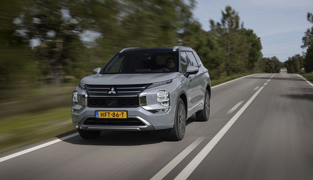 Mitsubishi Outlander PHEV 2025
