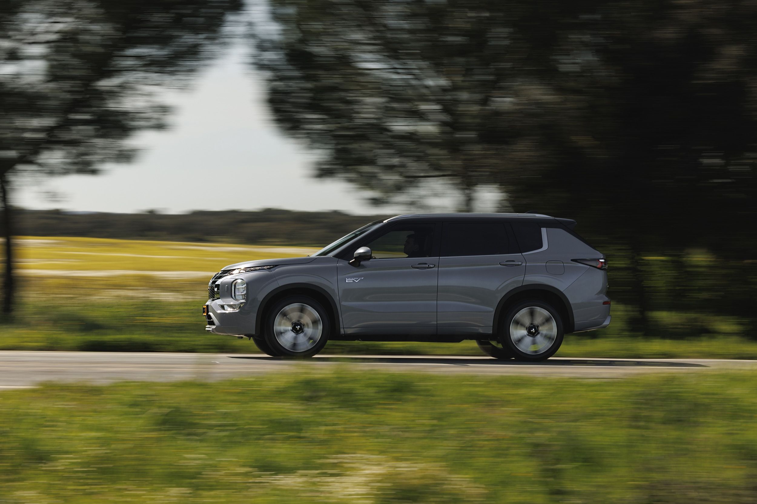 Mitsubishi Outlander PHEV 2025