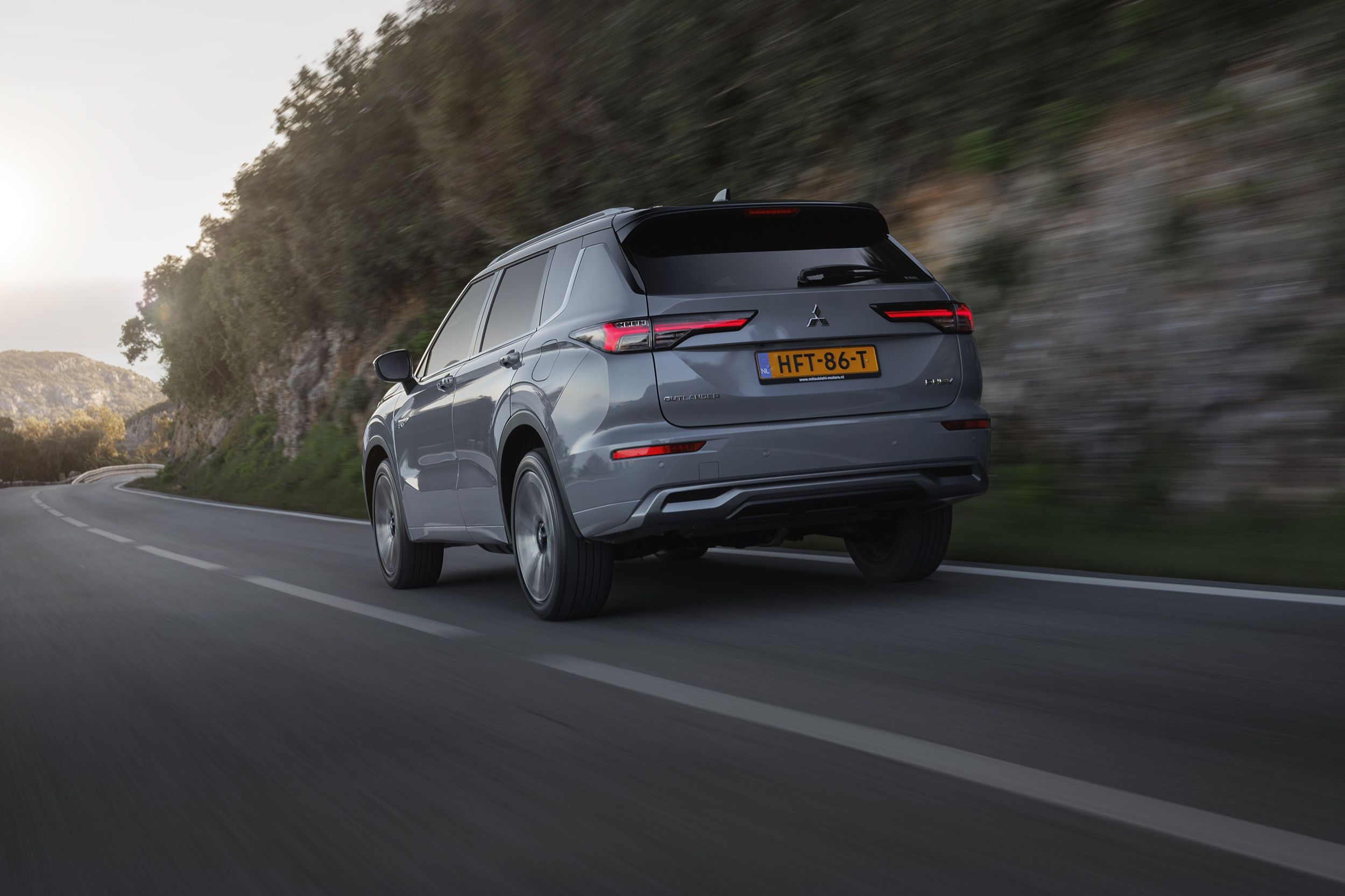 Mitsubishi Outlander PHEV 2025