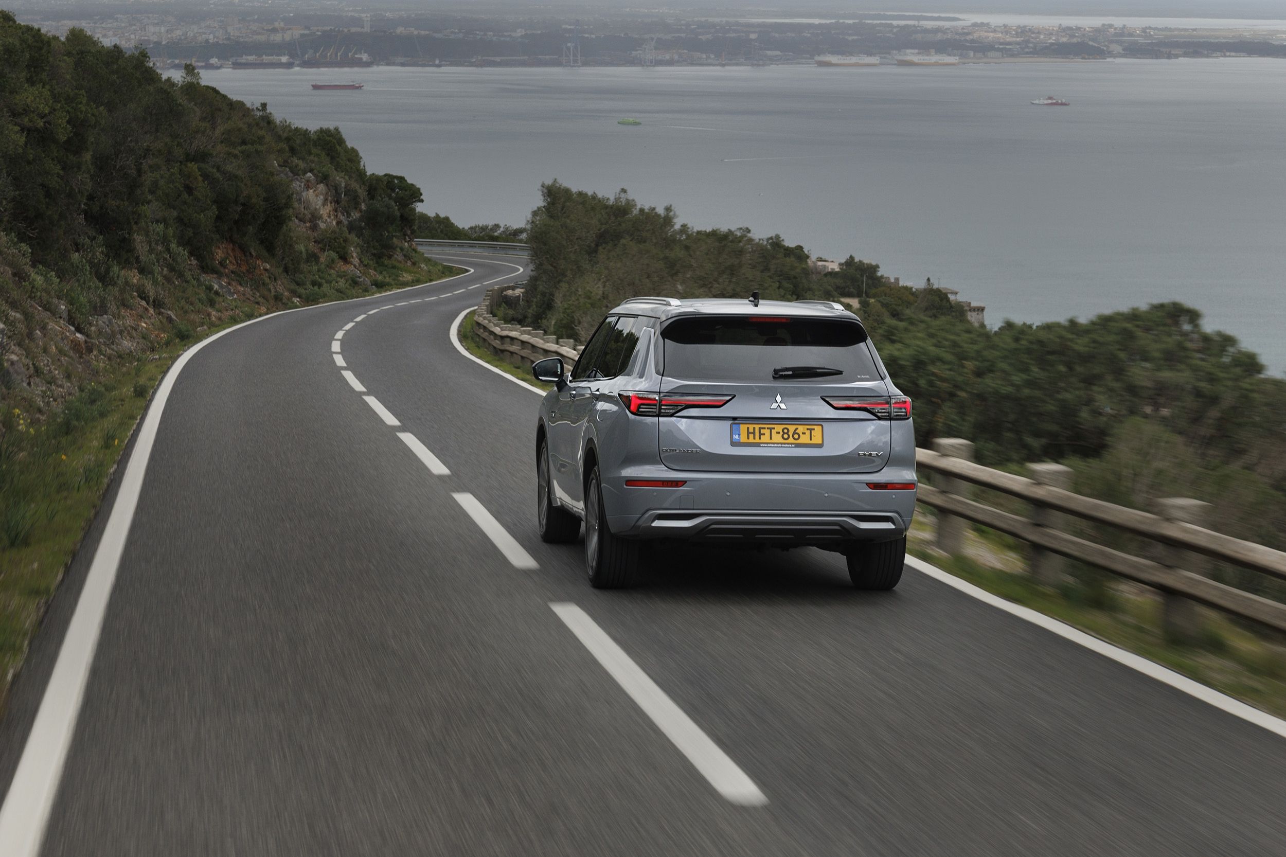 Mitsubishi Outlander PHEV 2025