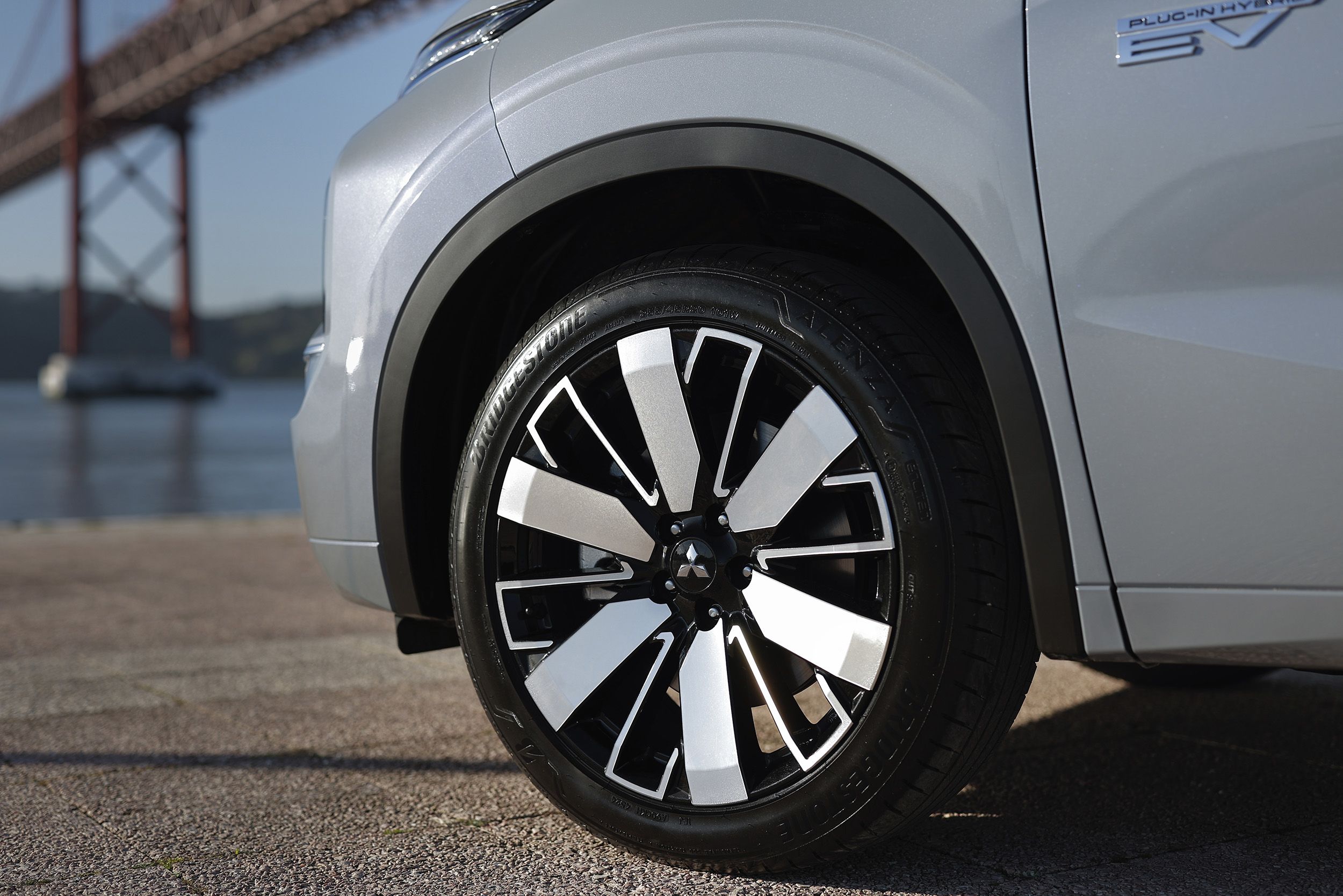Mitsubishi Outlander PHEV 2025