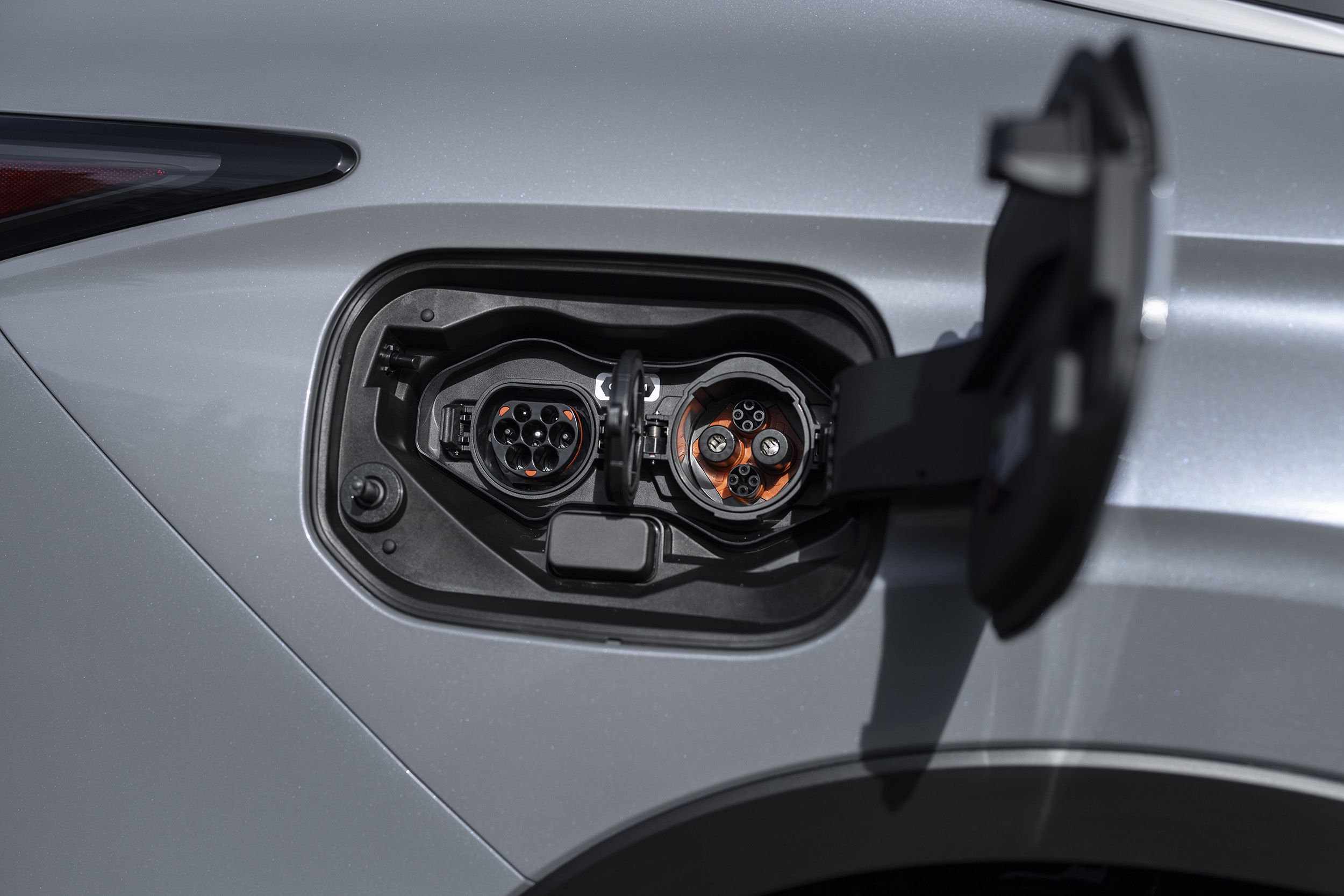 Mitsubishi Outlander PHEV 2025