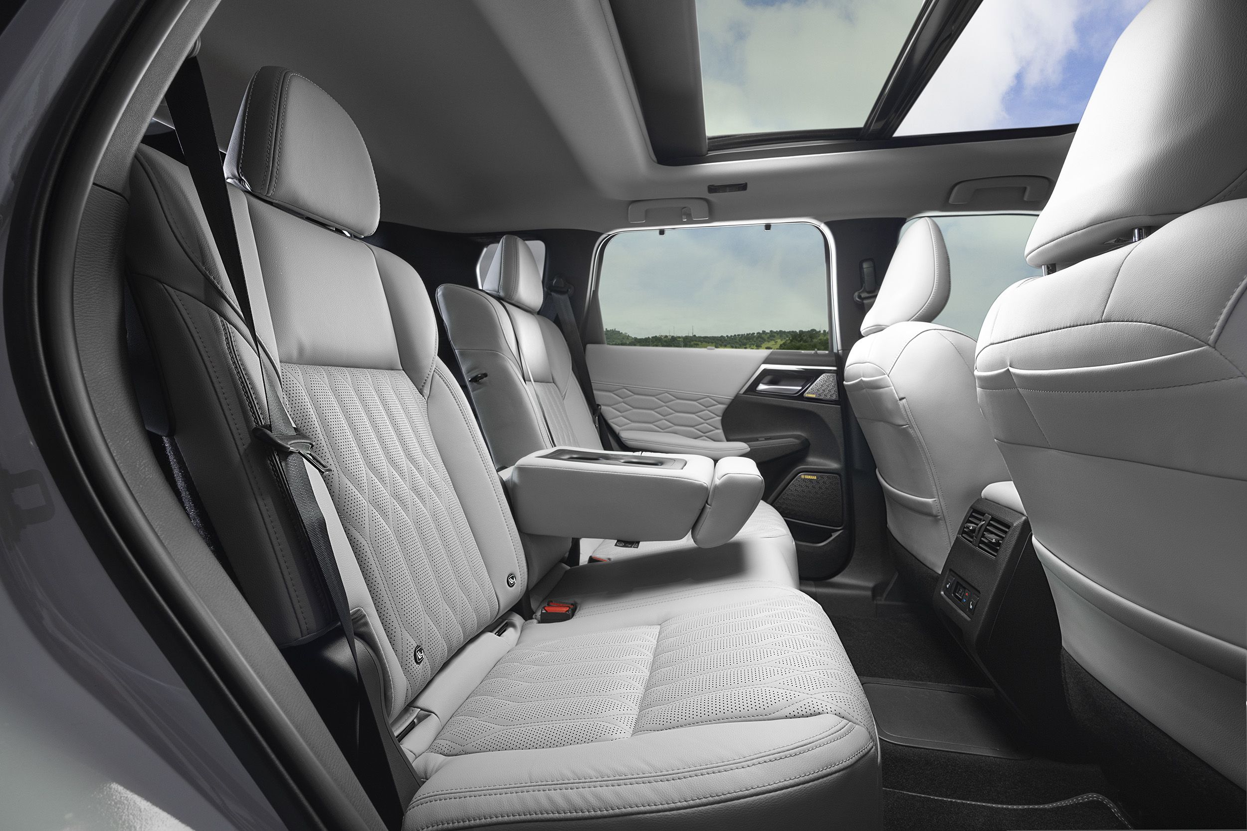 Mitsubishi Outlander PHEV 2025