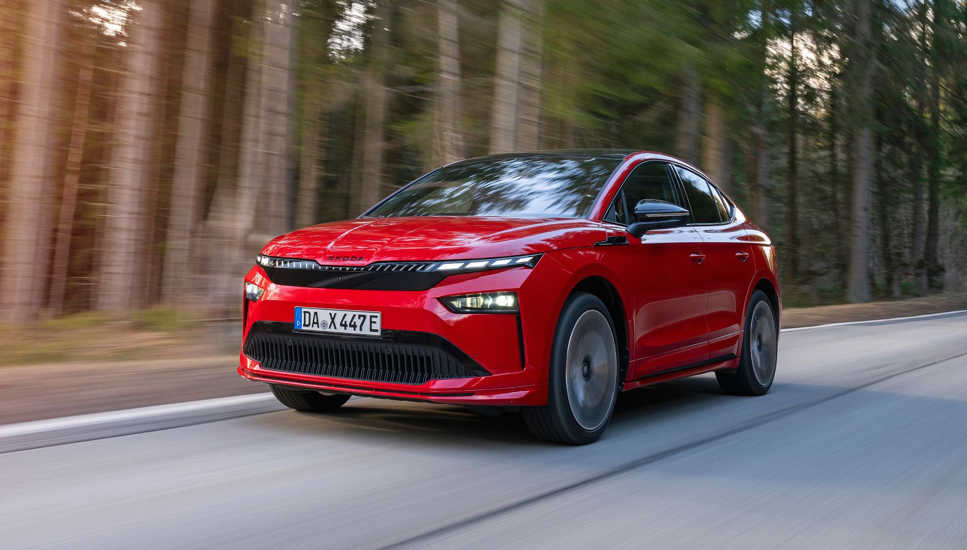 Tesla Model Y tienes un problema: Skoda anuncia los precios del nuevo Enyaq y es más barato