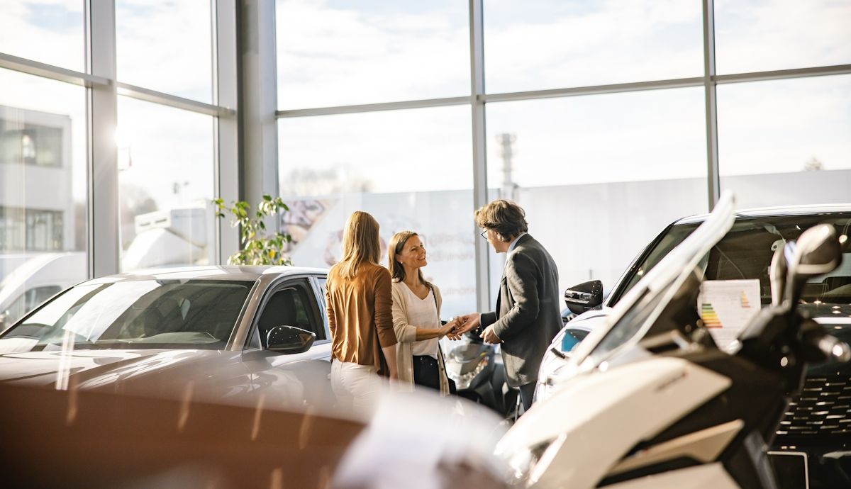 Las ventas siguen creciendo y los eléctricos se disparan, estos son los coches totales más vendidos