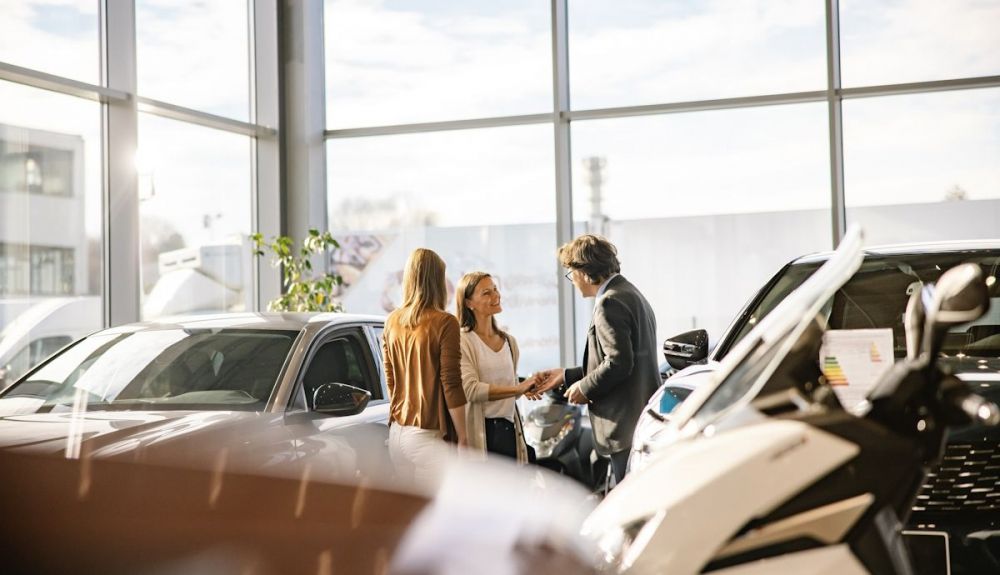 Las ventas siguen creciendo y los eléctricos se disparan, estos son los coches totales más vendidos