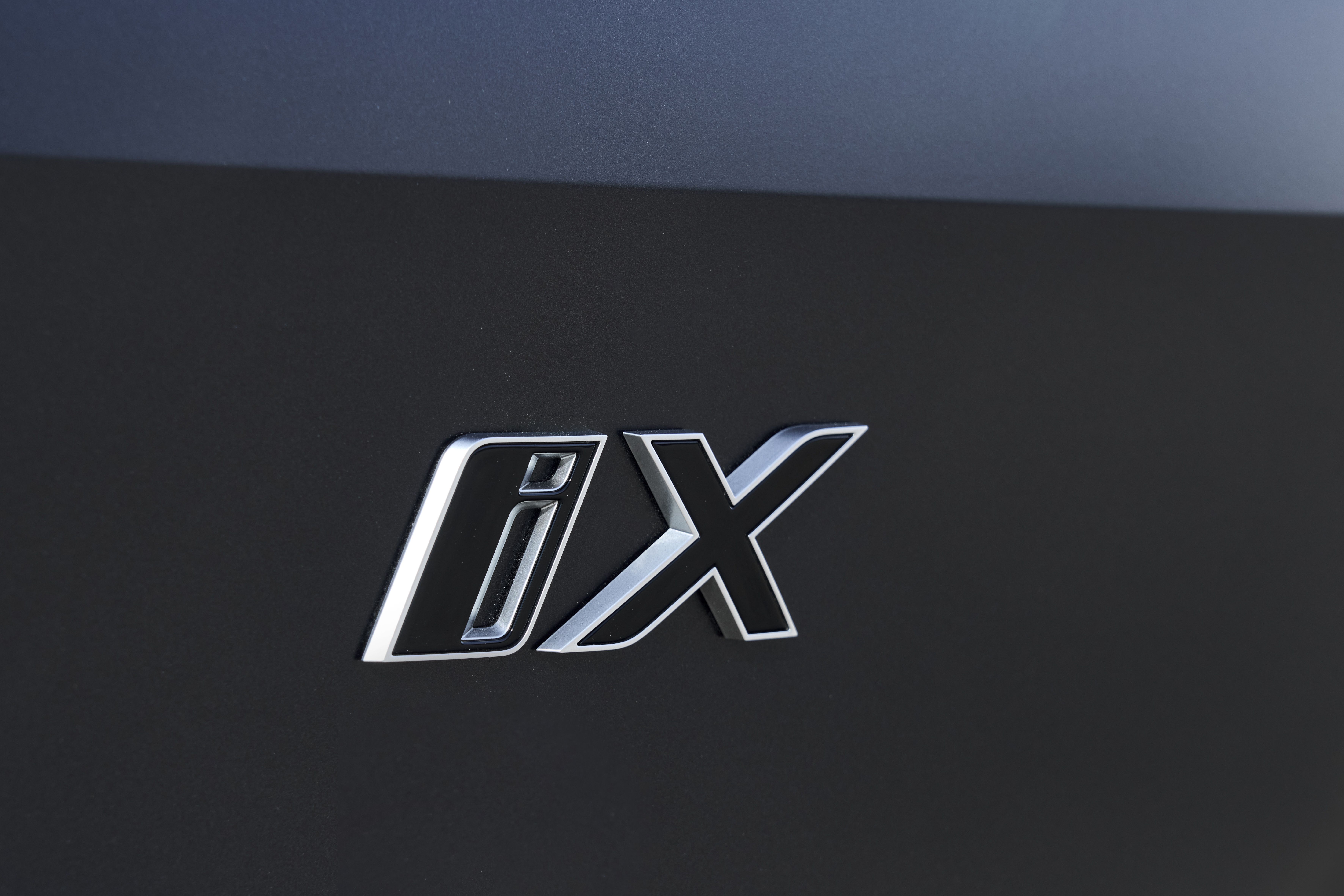 BMW iX M70