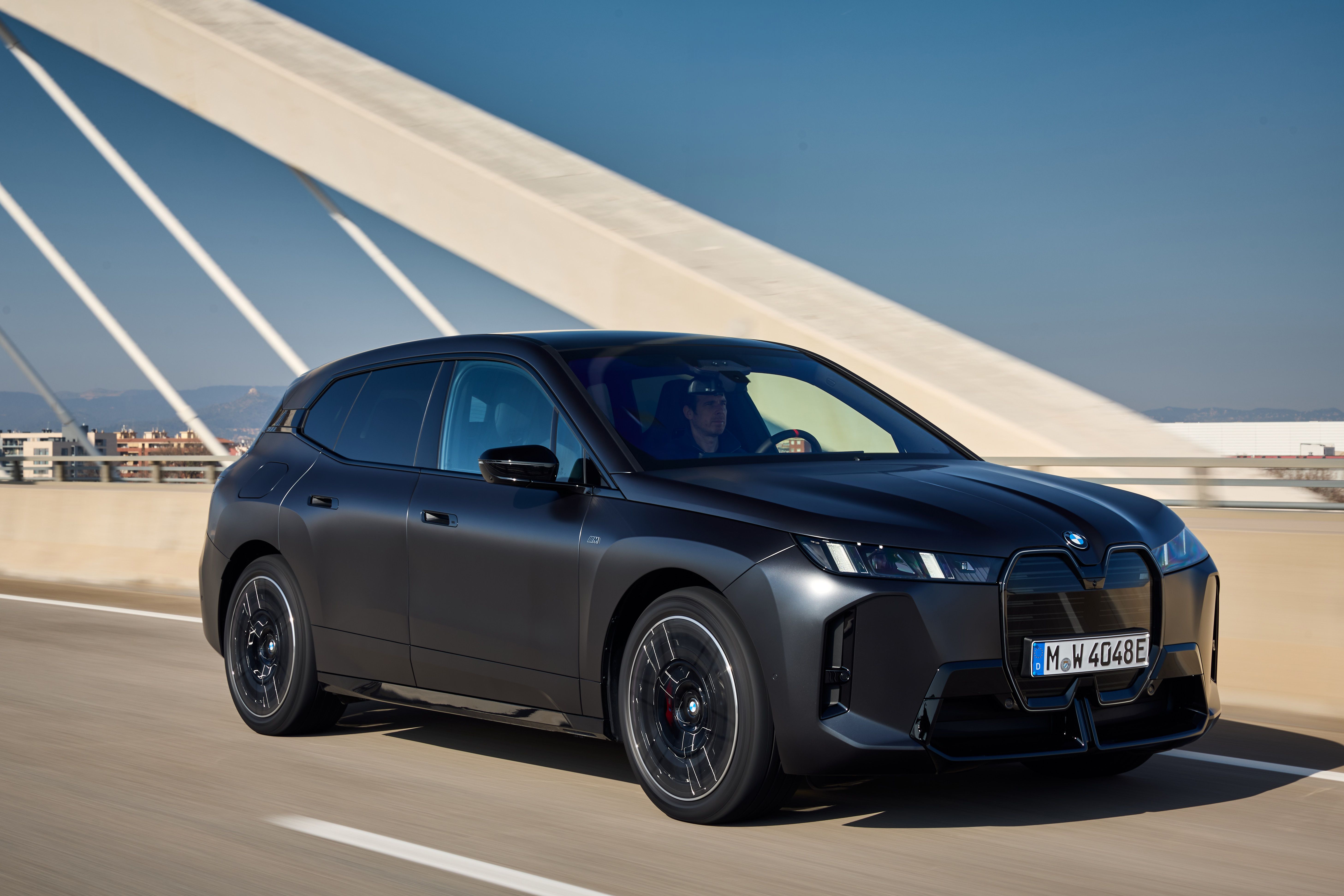 BMW iX M70