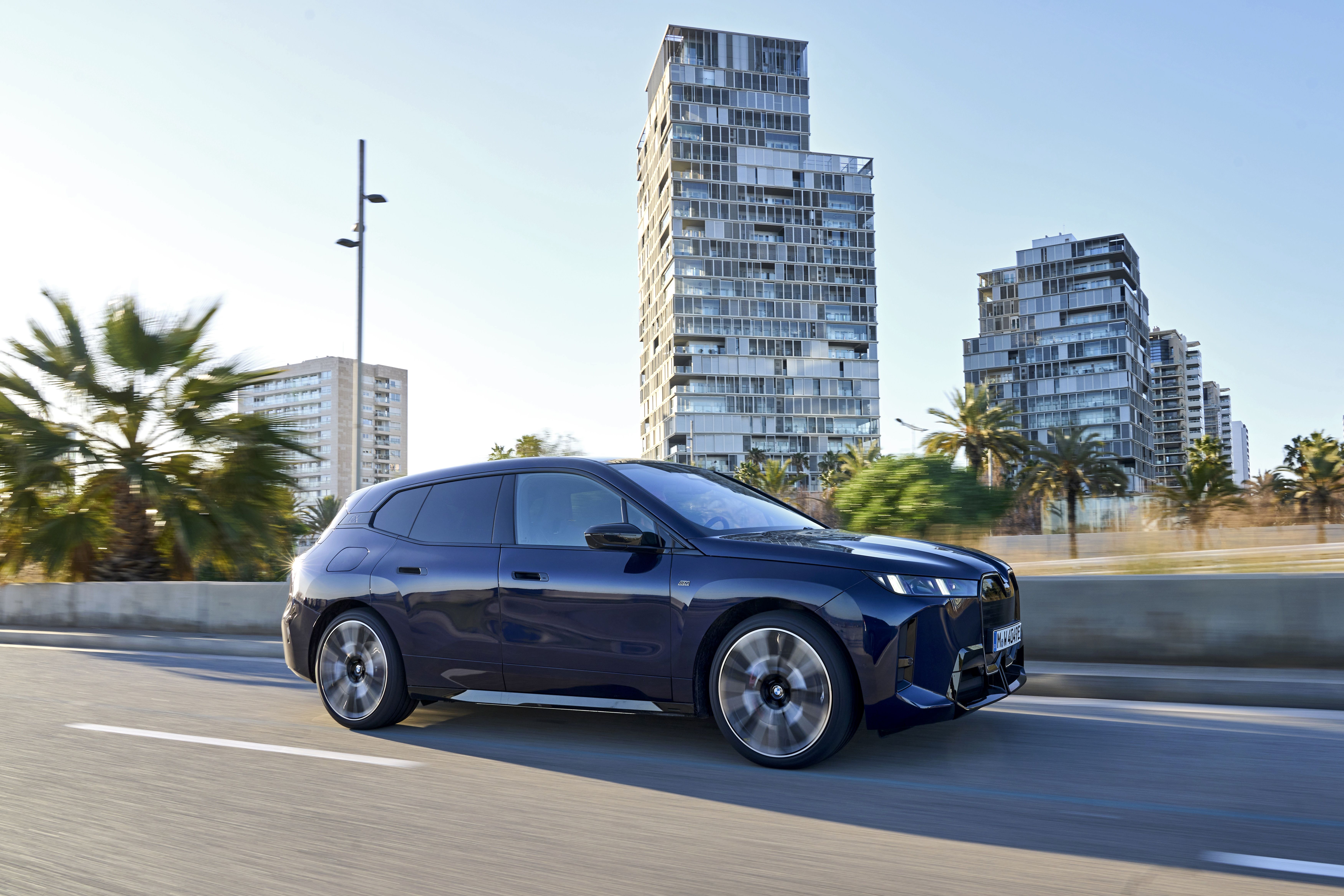 BMW iX M70