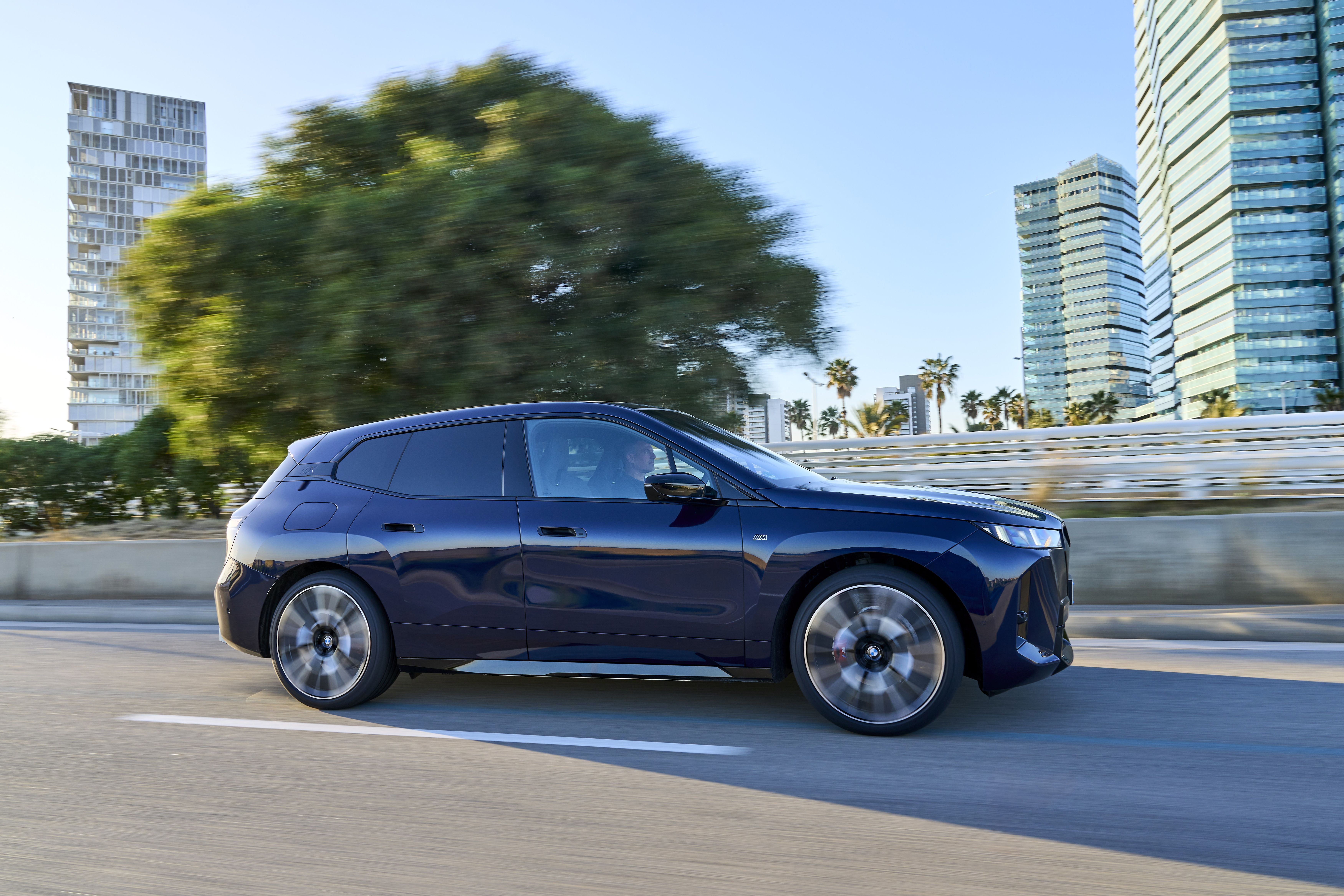 BMW iX M70