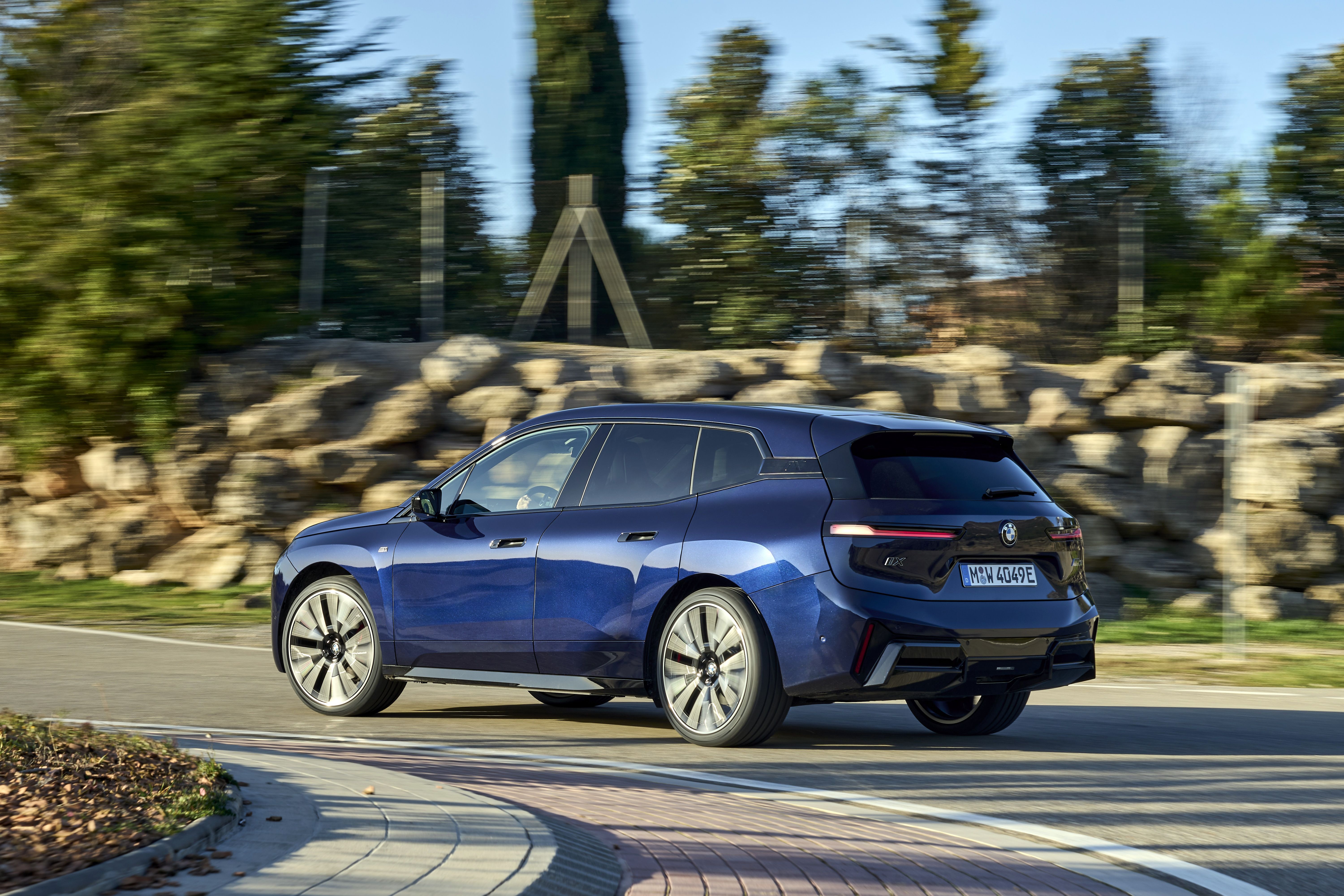BMW iX M70