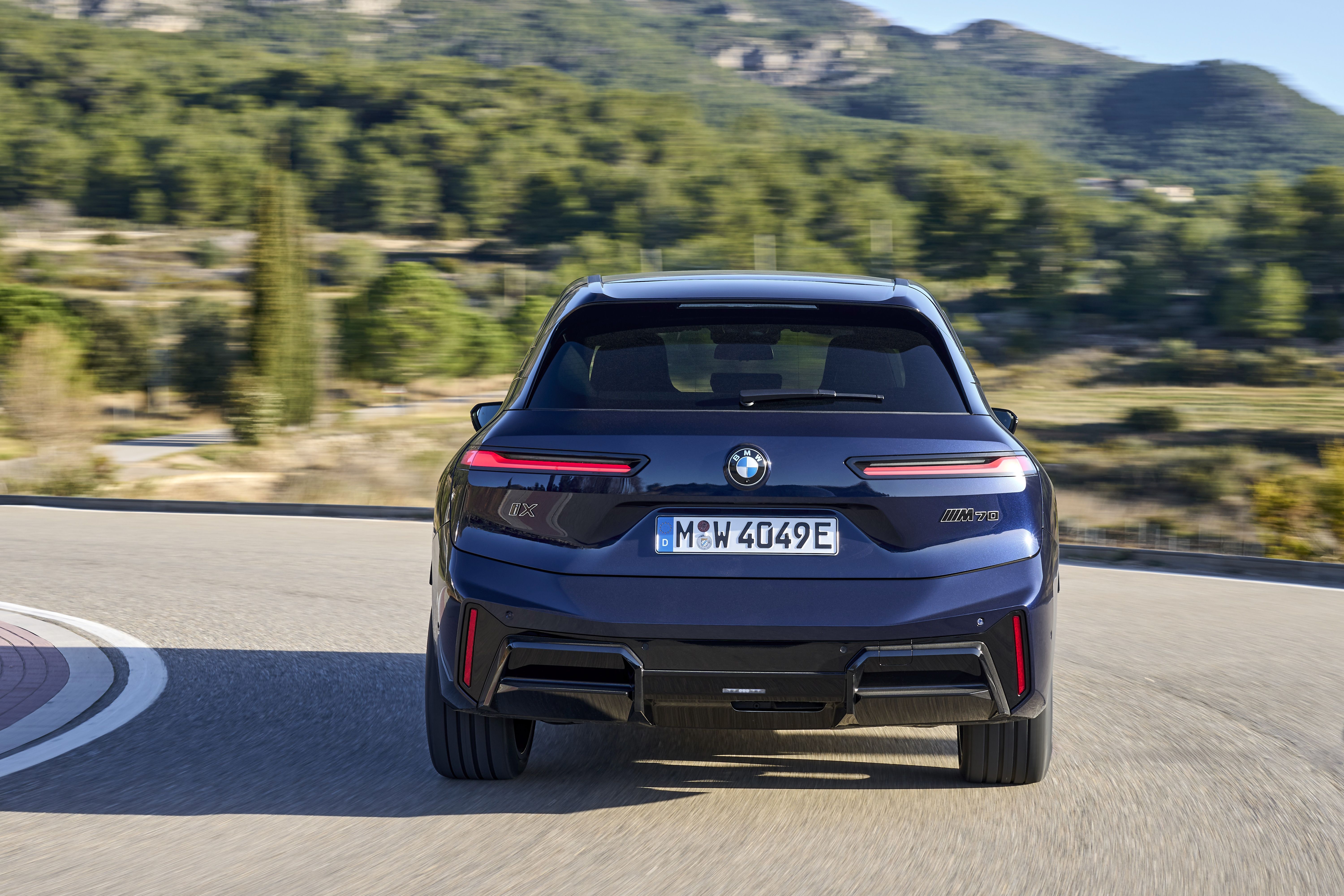 BMW iX M70