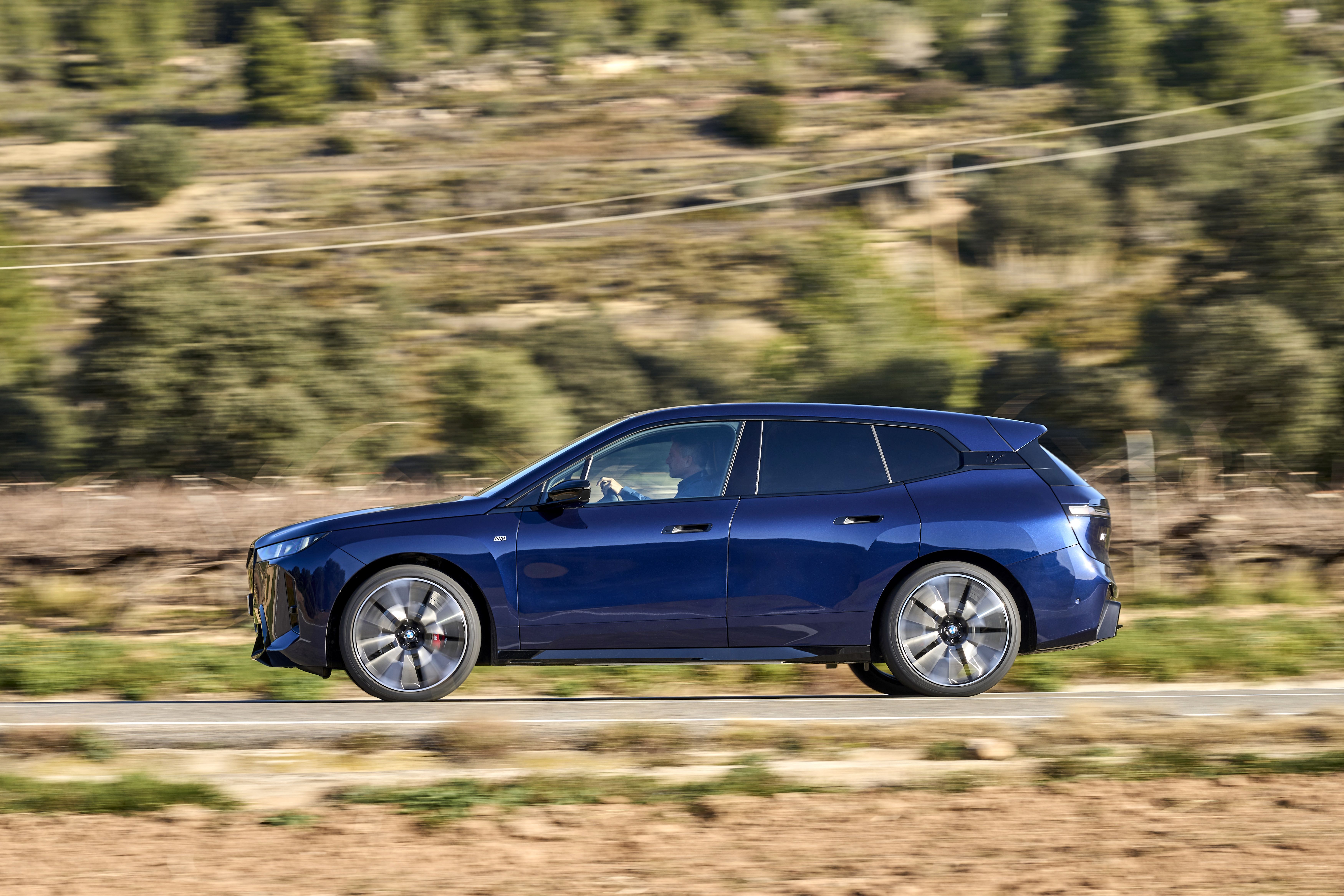 BMW iX M70
