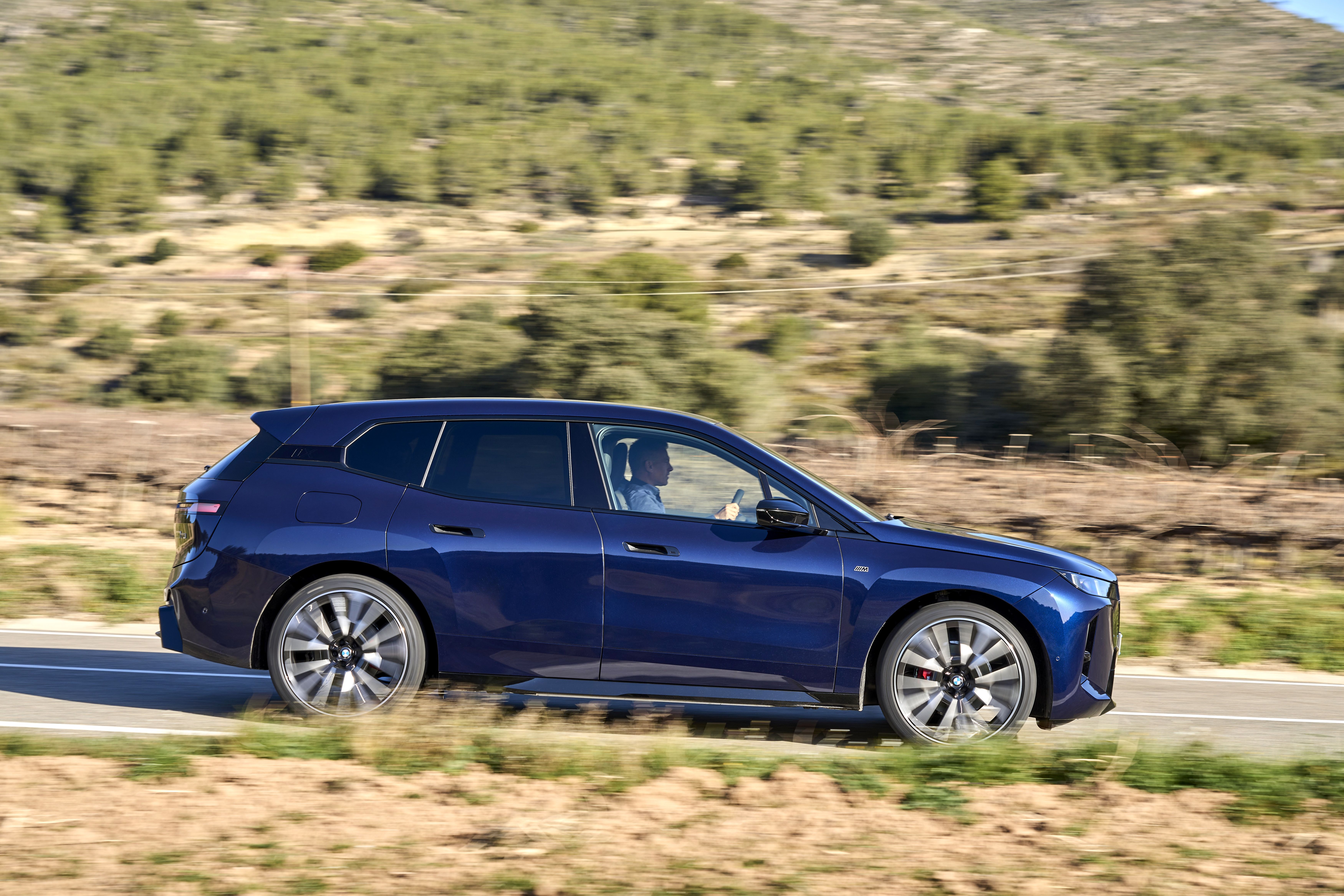 BMW iX M70