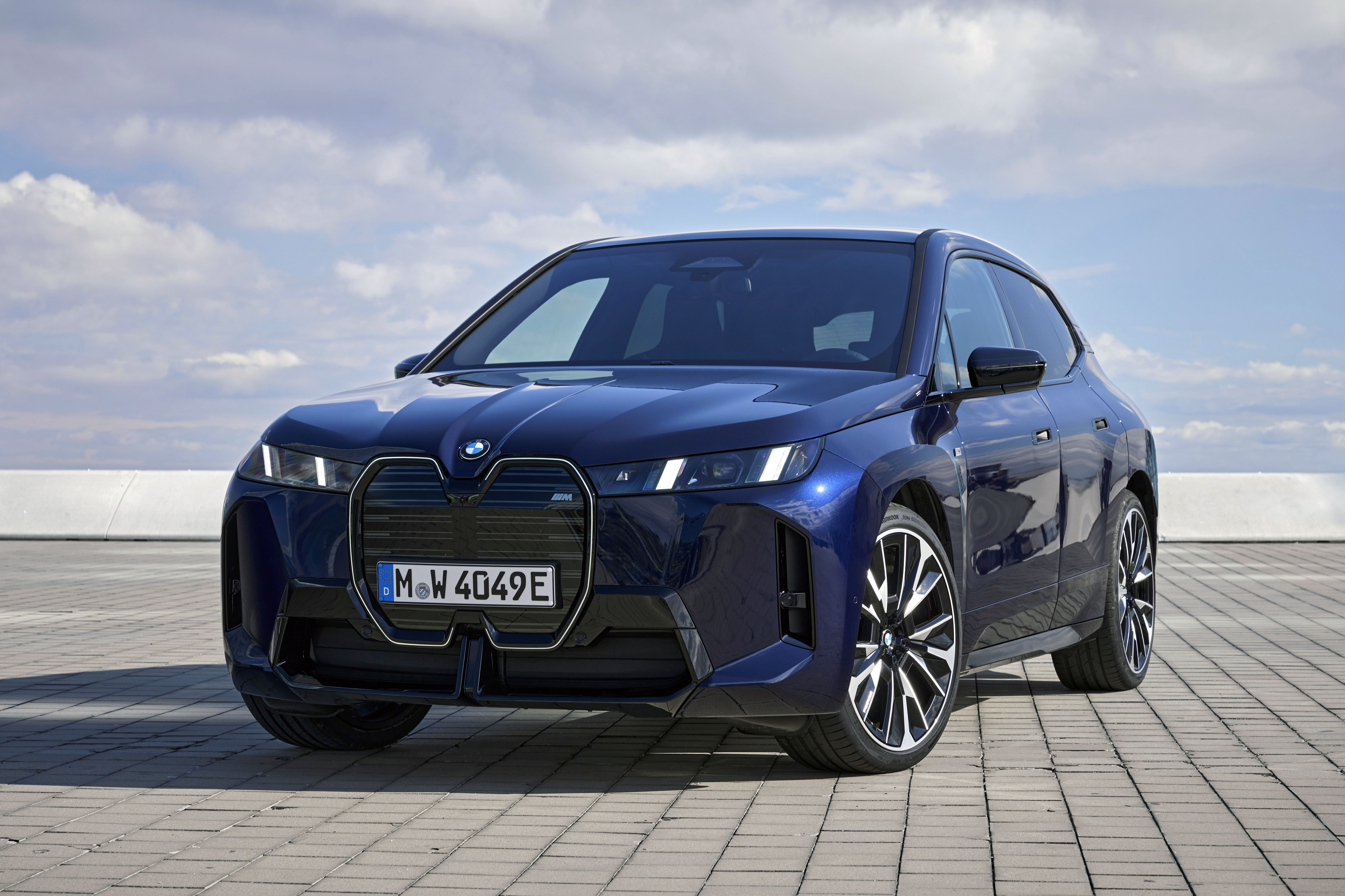 BMW iX M70