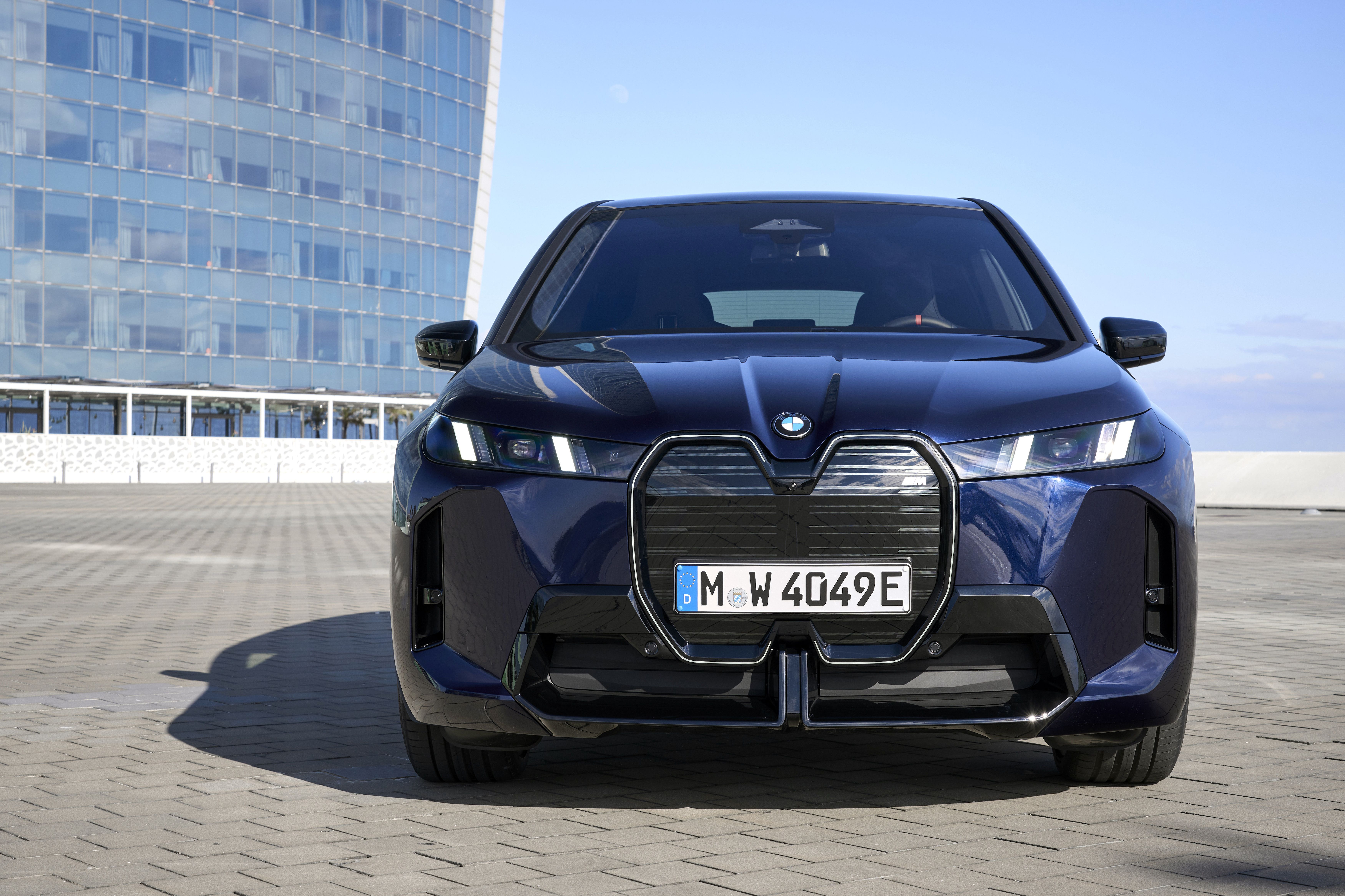 BMW iX M70