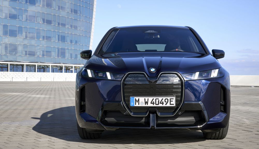 BMW iX M70