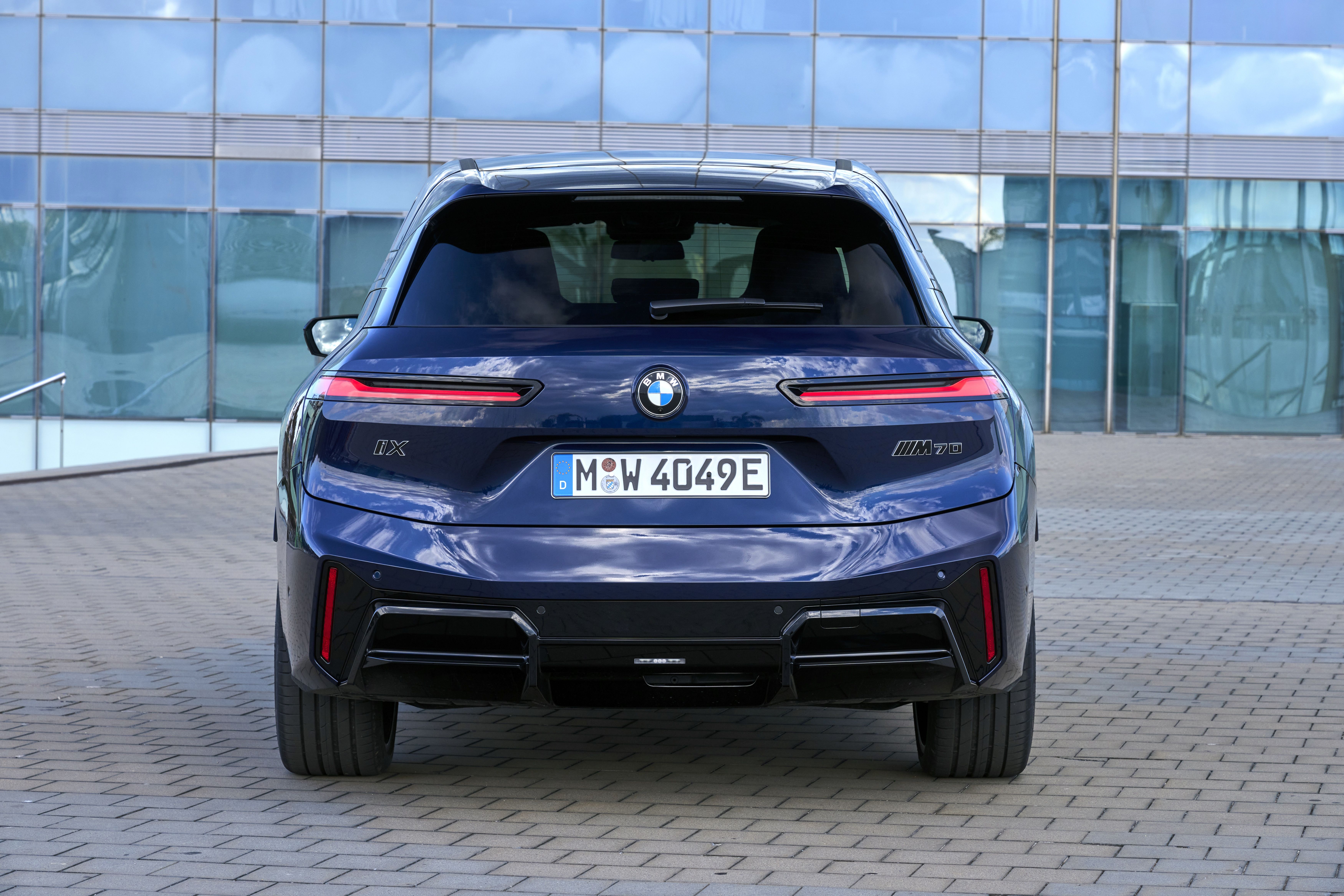 BMW iX M70
