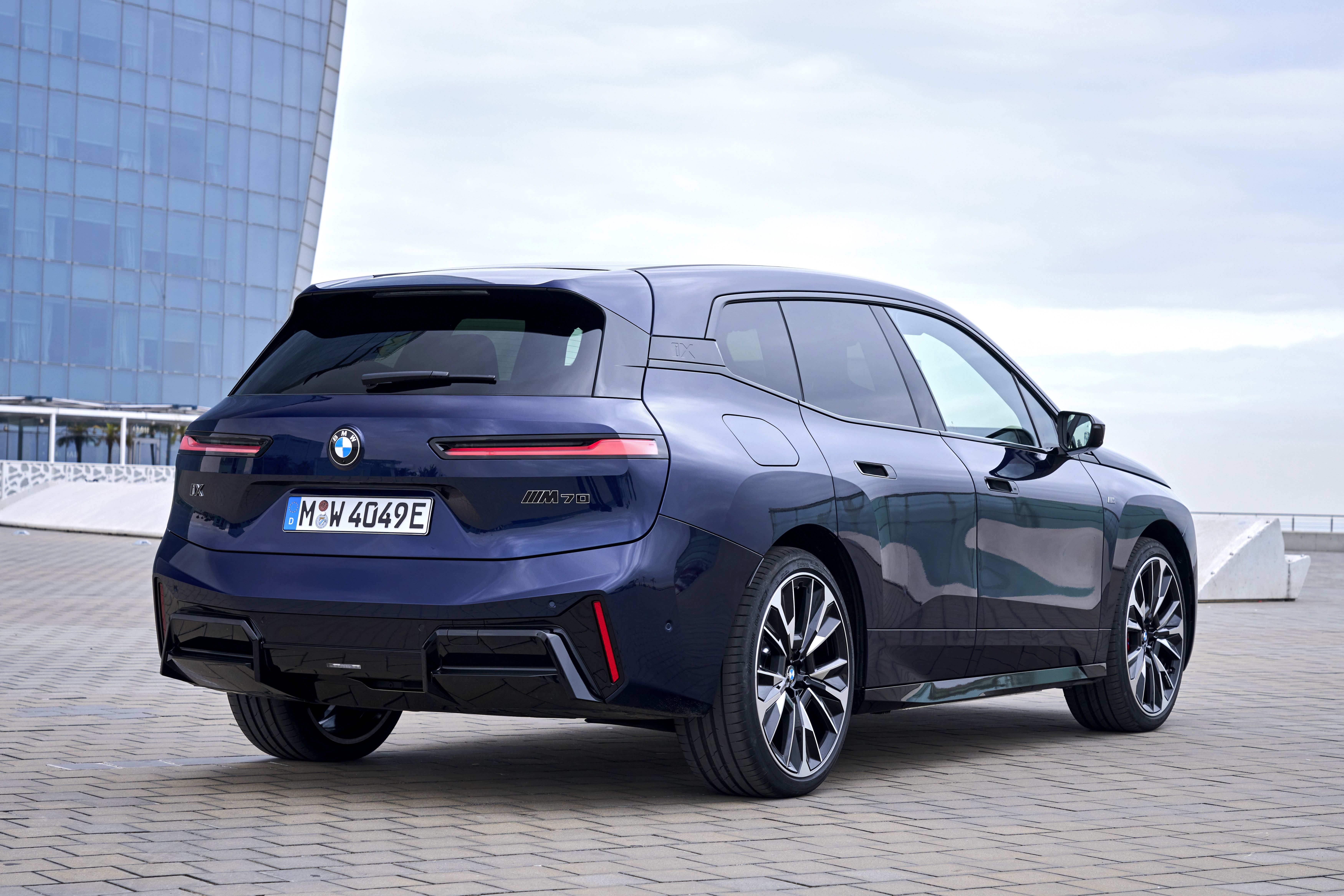 BMW iX M70
