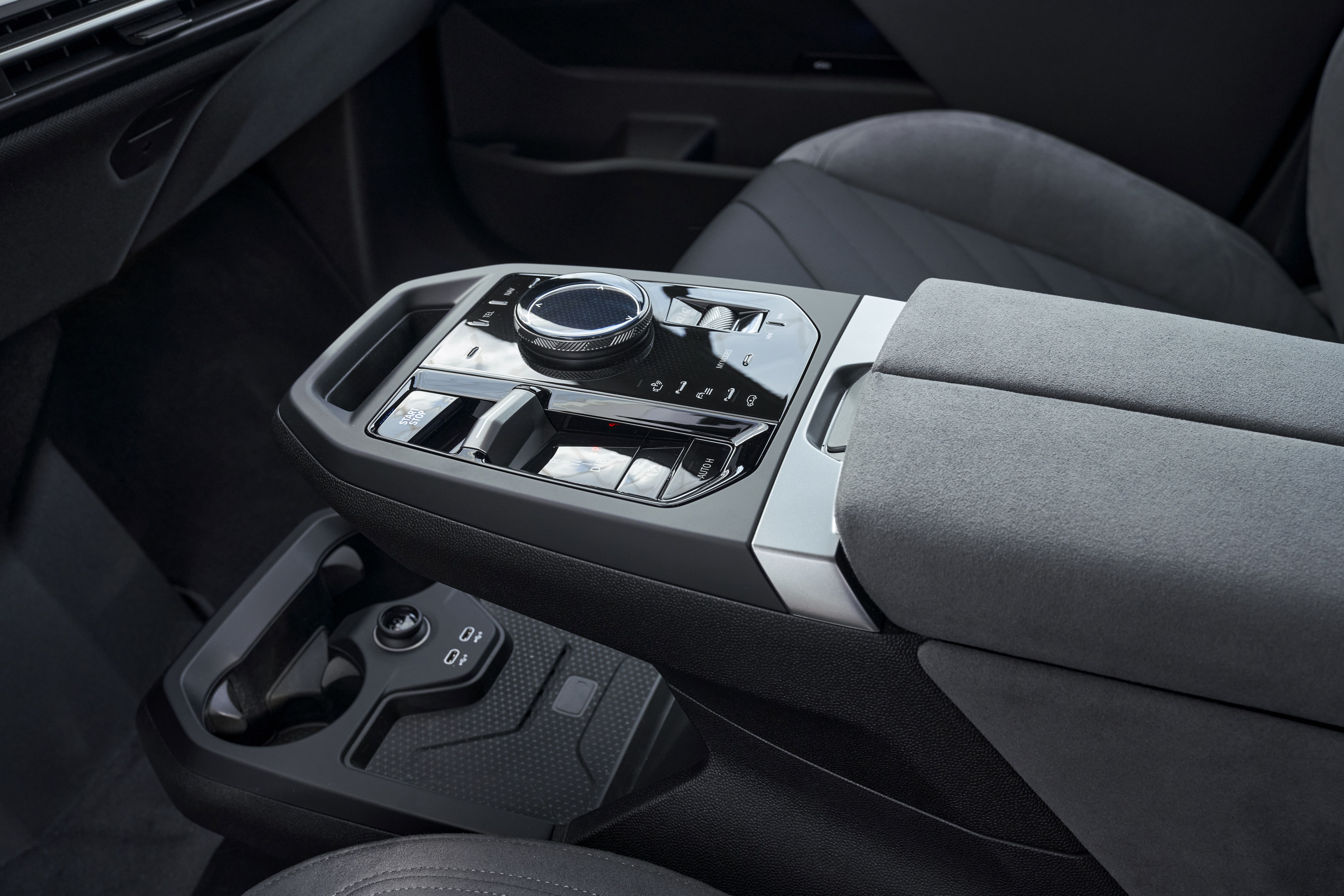 BMW iX M70