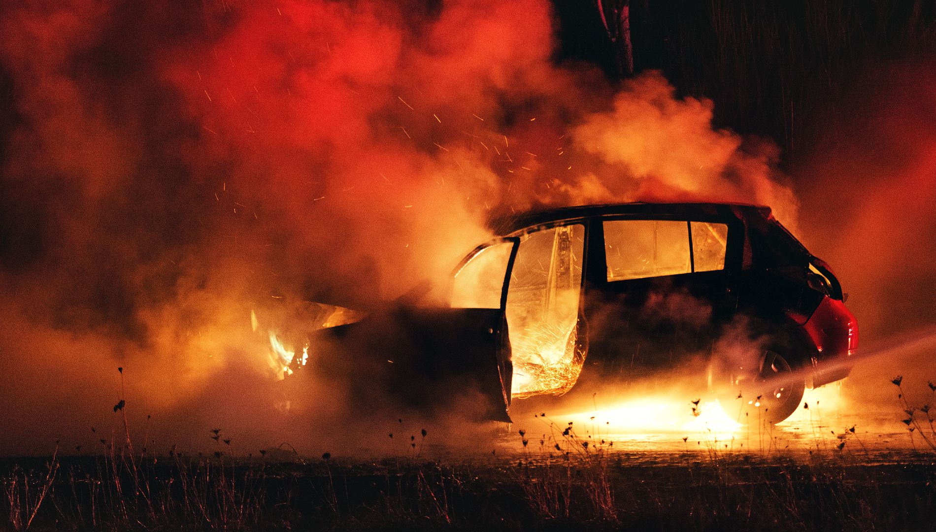 Toda la verdad sobre los incendios de coches, ya sean gasolina, diésel, híbridos o eléctricos