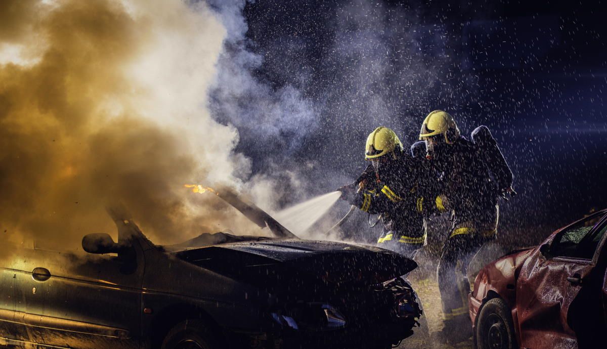 Esta es la alerta que lanzan los bomberos sobre los incendios de coches eléctricos y qué nos piden