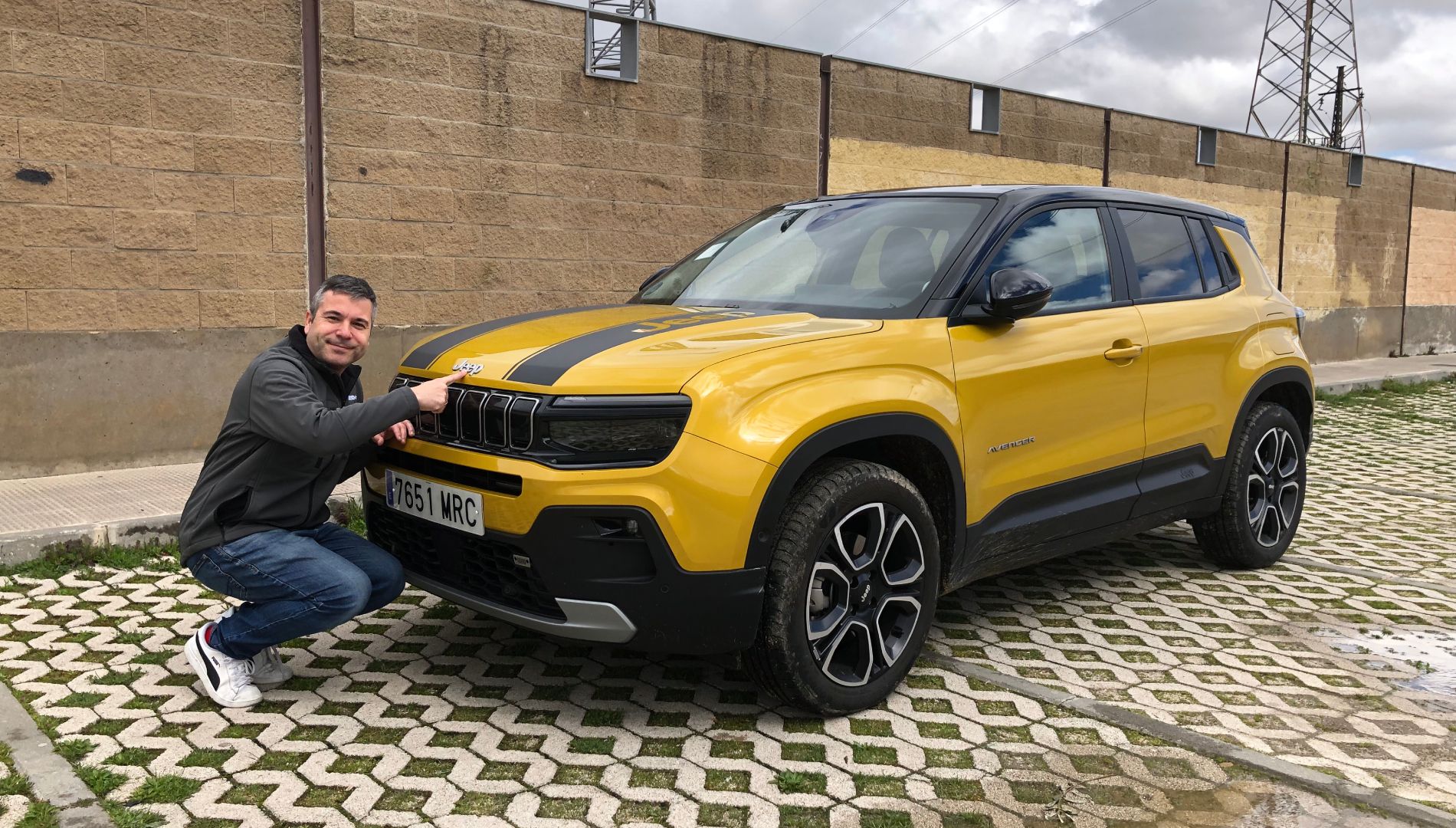 Analizamos en vídeo al Jeep Avenger, el SUV pequeño que mejor se defiende fuera del asfalto