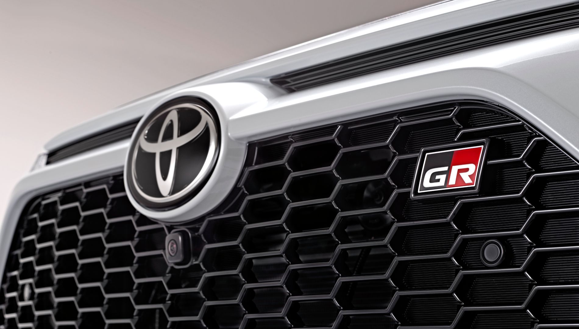 Así será la nueva generación del Toyota RAV4, duro rival para el Hyundai Tucson y el Nissan Qashqai